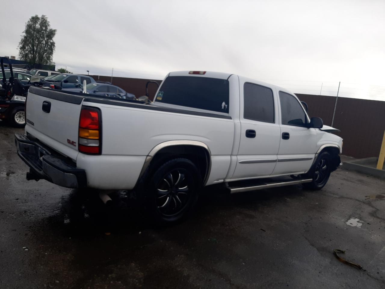 Photo 2 VIN: 2GTEC13T551132059 - GMC SIERRA 