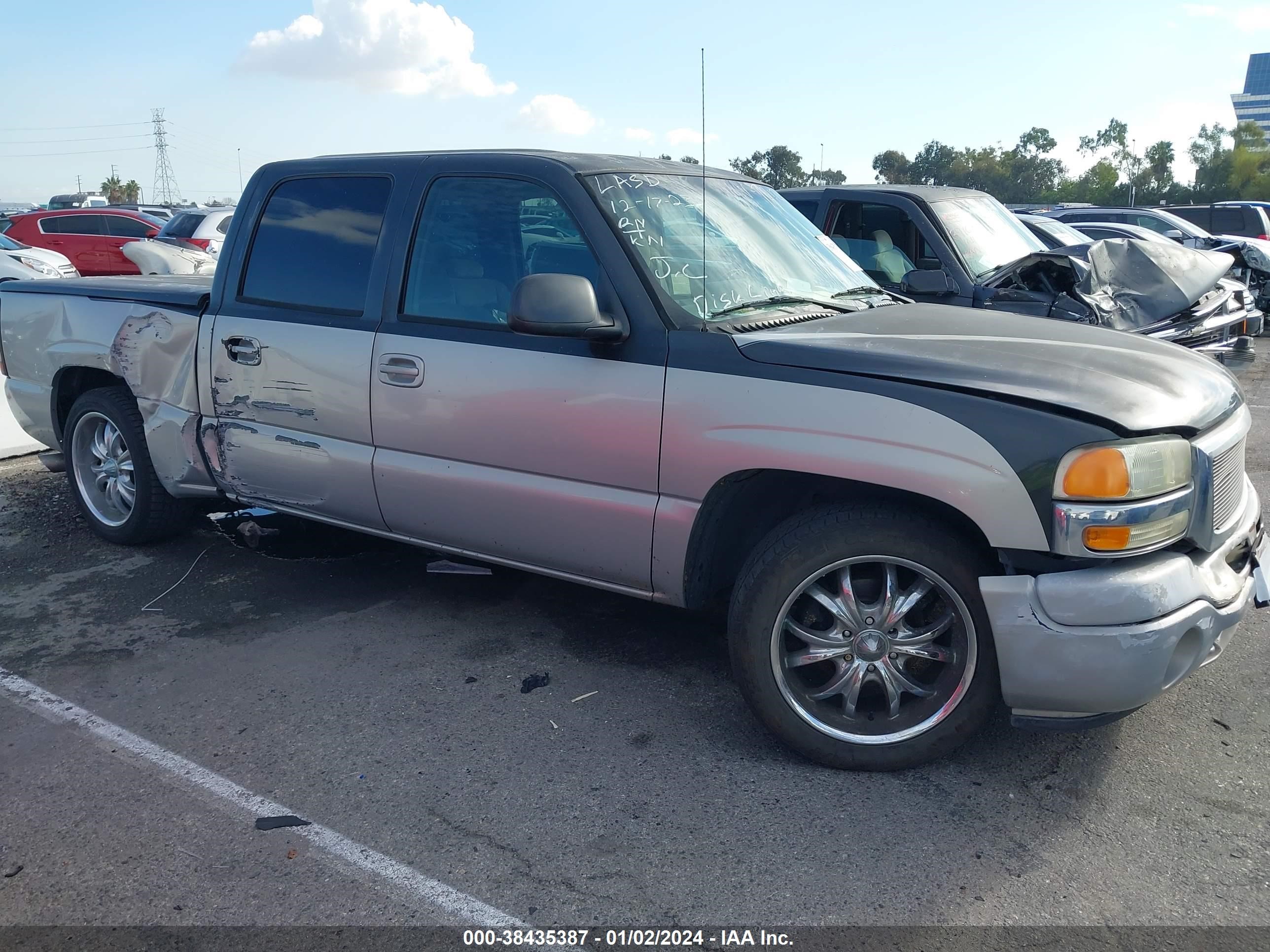 Photo 11 VIN: 2GTEC13T651137013 - GMC SIERRA 