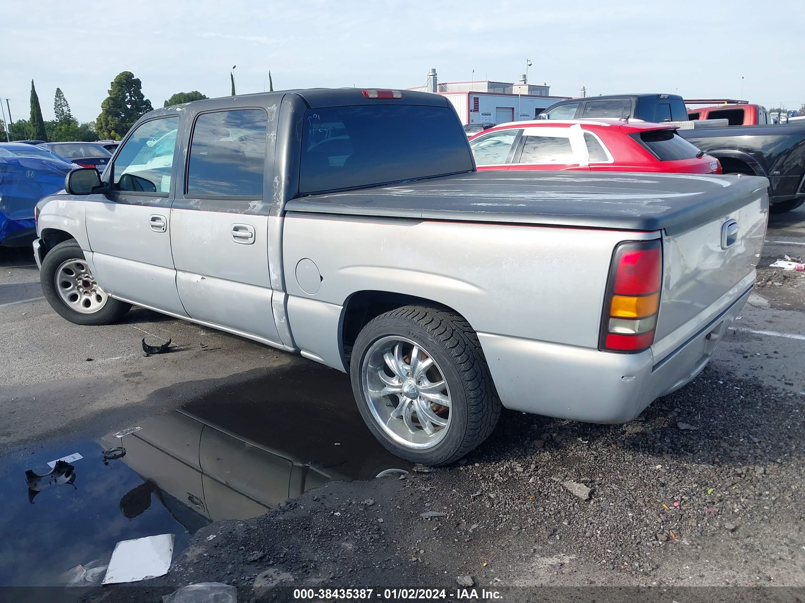 Photo 2 VIN: 2GTEC13T651137013 - GMC SIERRA 