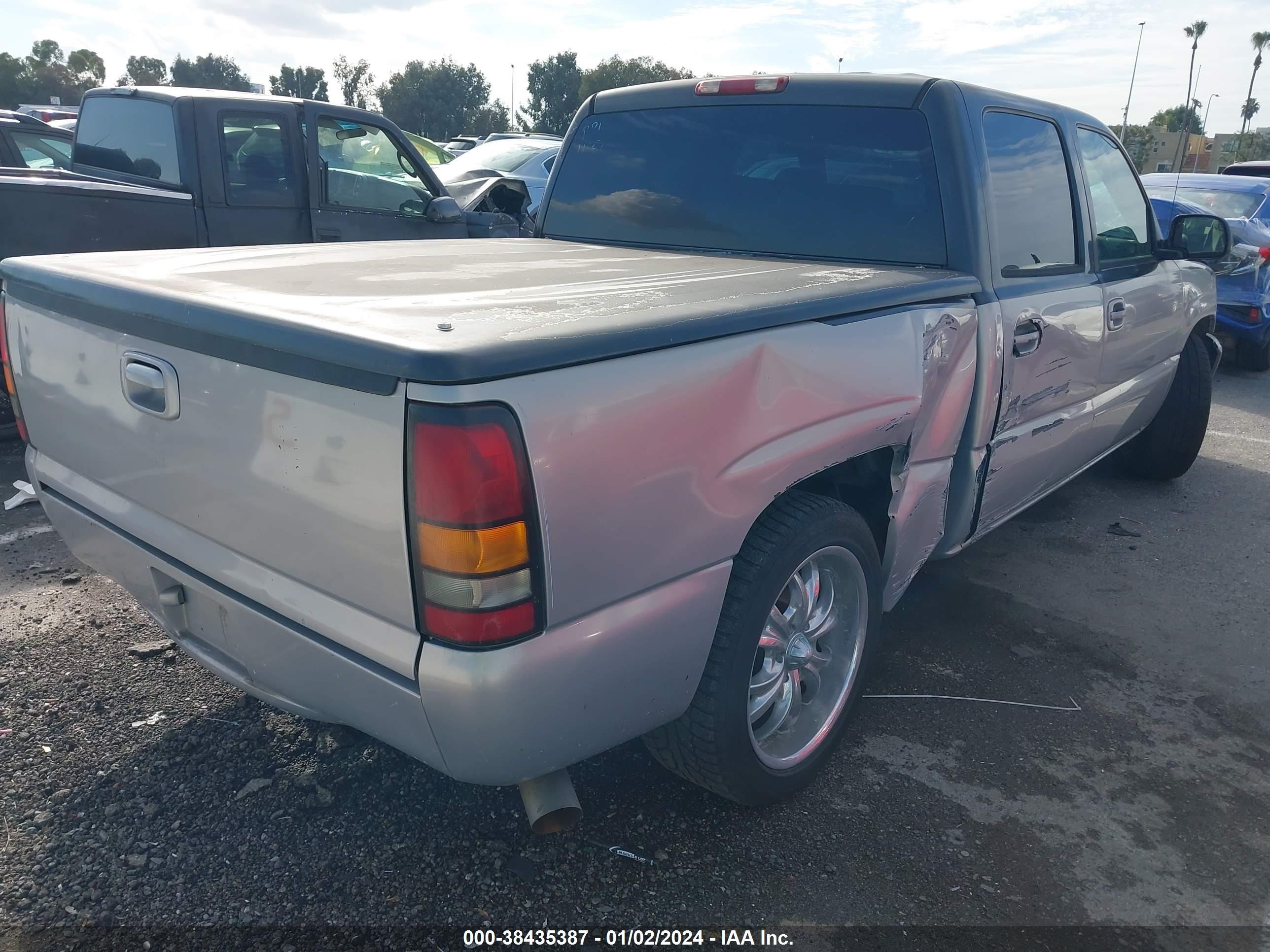 Photo 3 VIN: 2GTEC13T651137013 - GMC SIERRA 