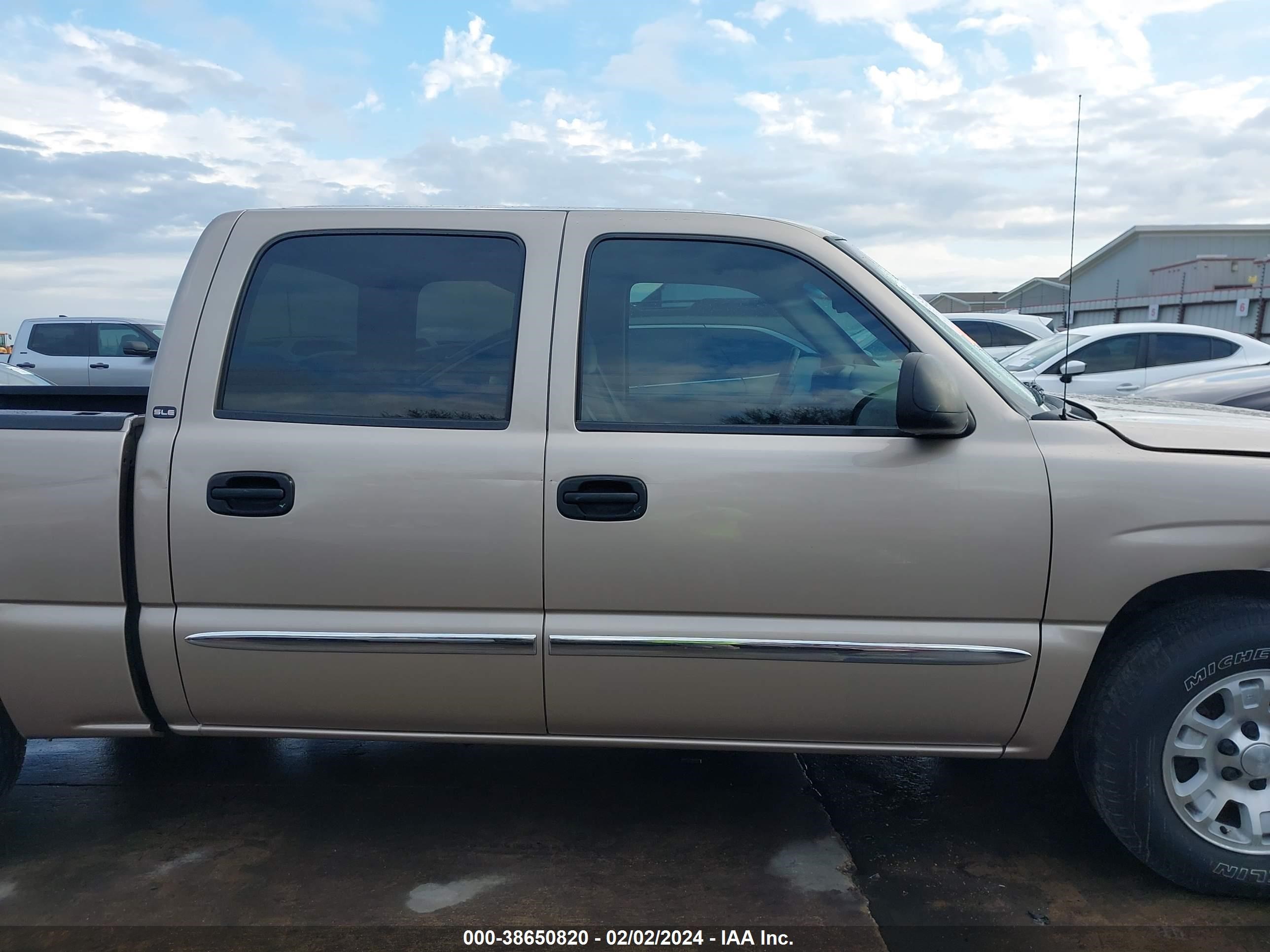 Photo 12 VIN: 2GTEC13T661225898 - GMC NULL 