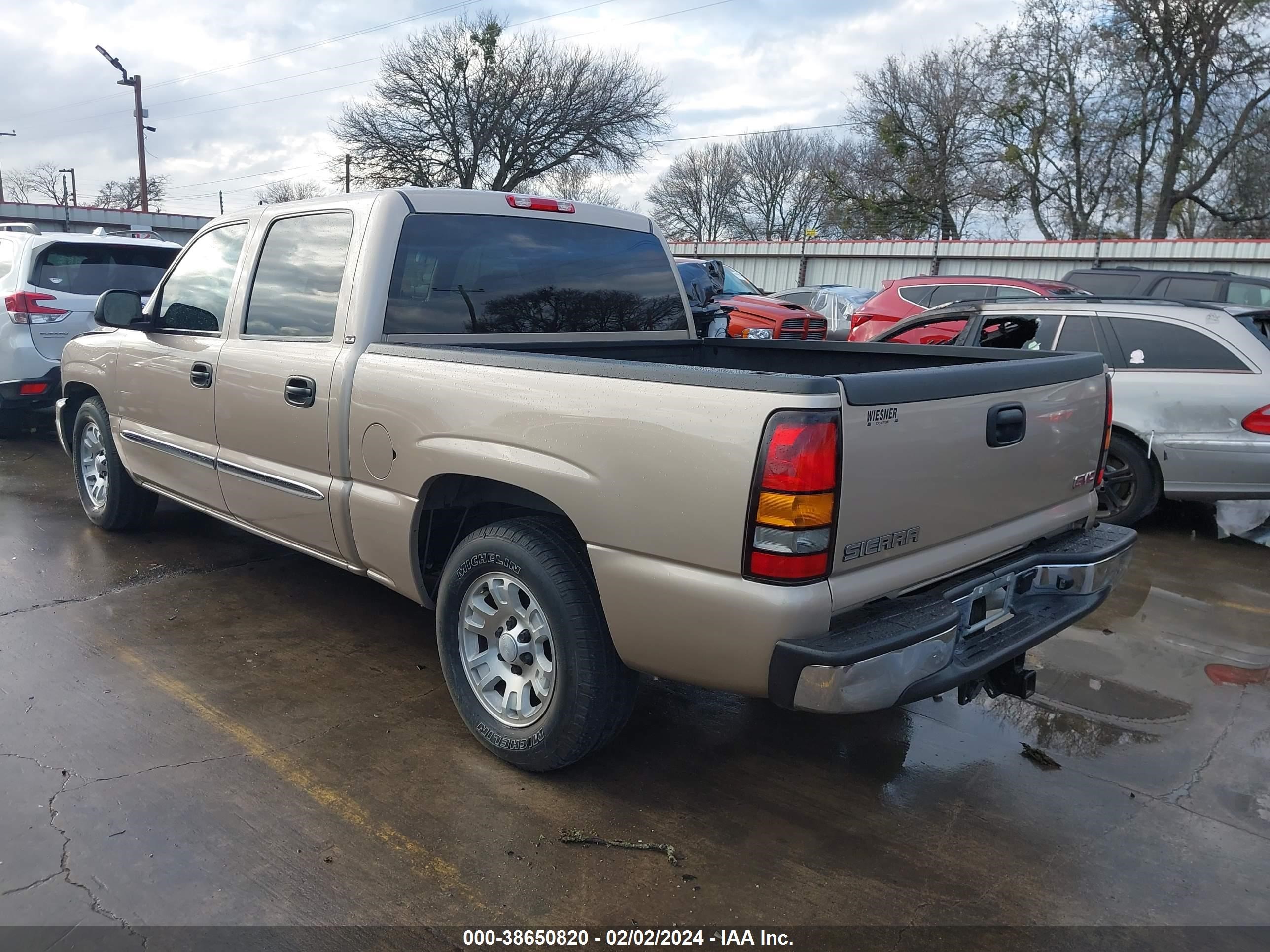 Photo 2 VIN: 2GTEC13T661225898 - GMC NULL 