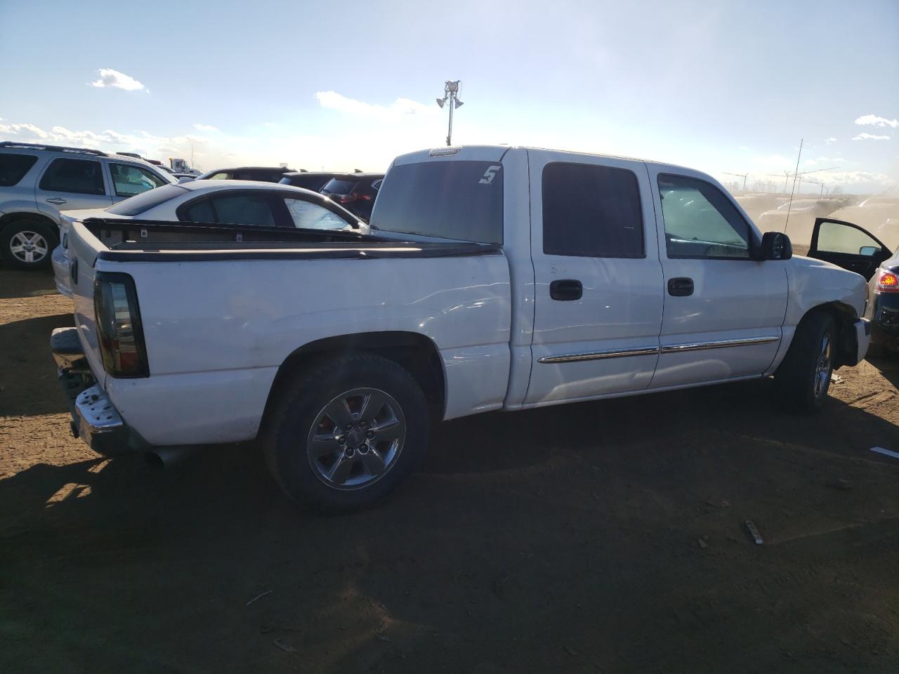 Photo 2 VIN: 2GTEC13T851200595 - GMC SIERRA 