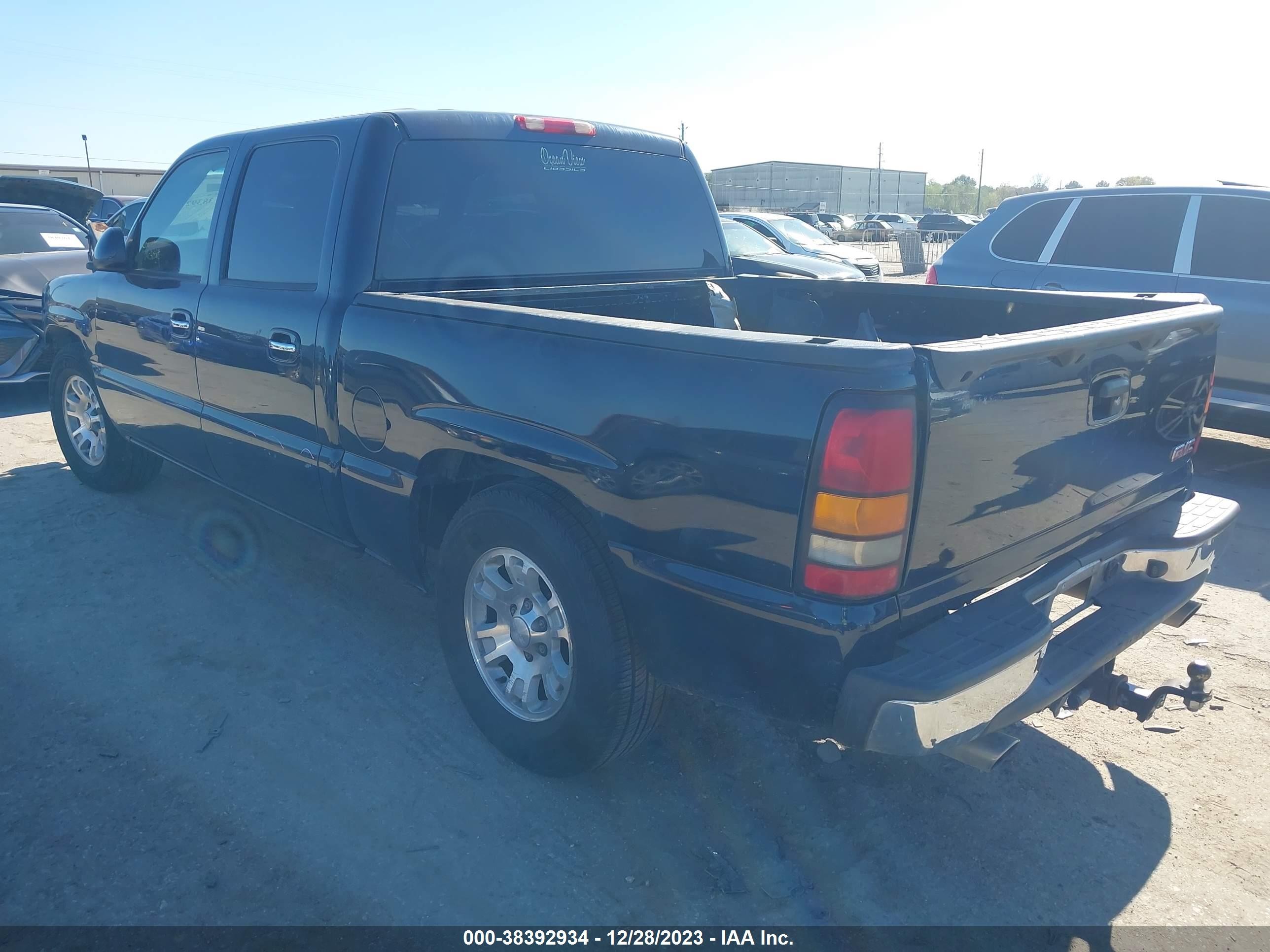 Photo 2 VIN: 2GTEC13T851282067 - GMC SIERRA 