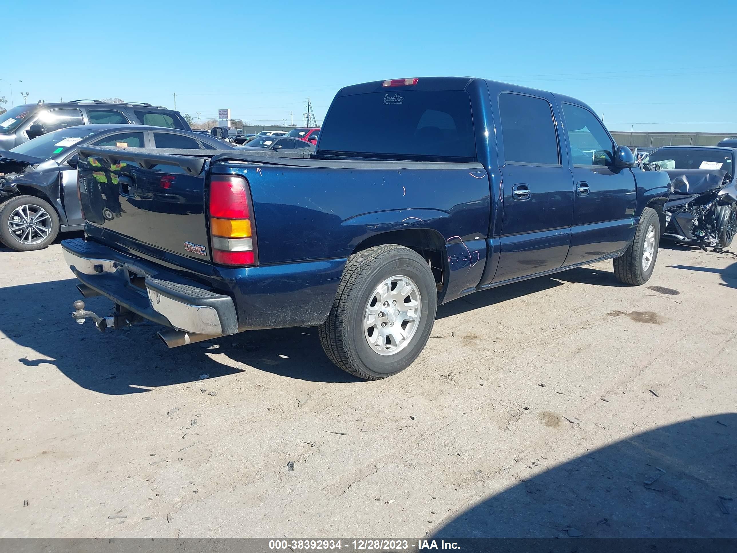 Photo 3 VIN: 2GTEC13T851282067 - GMC SIERRA 