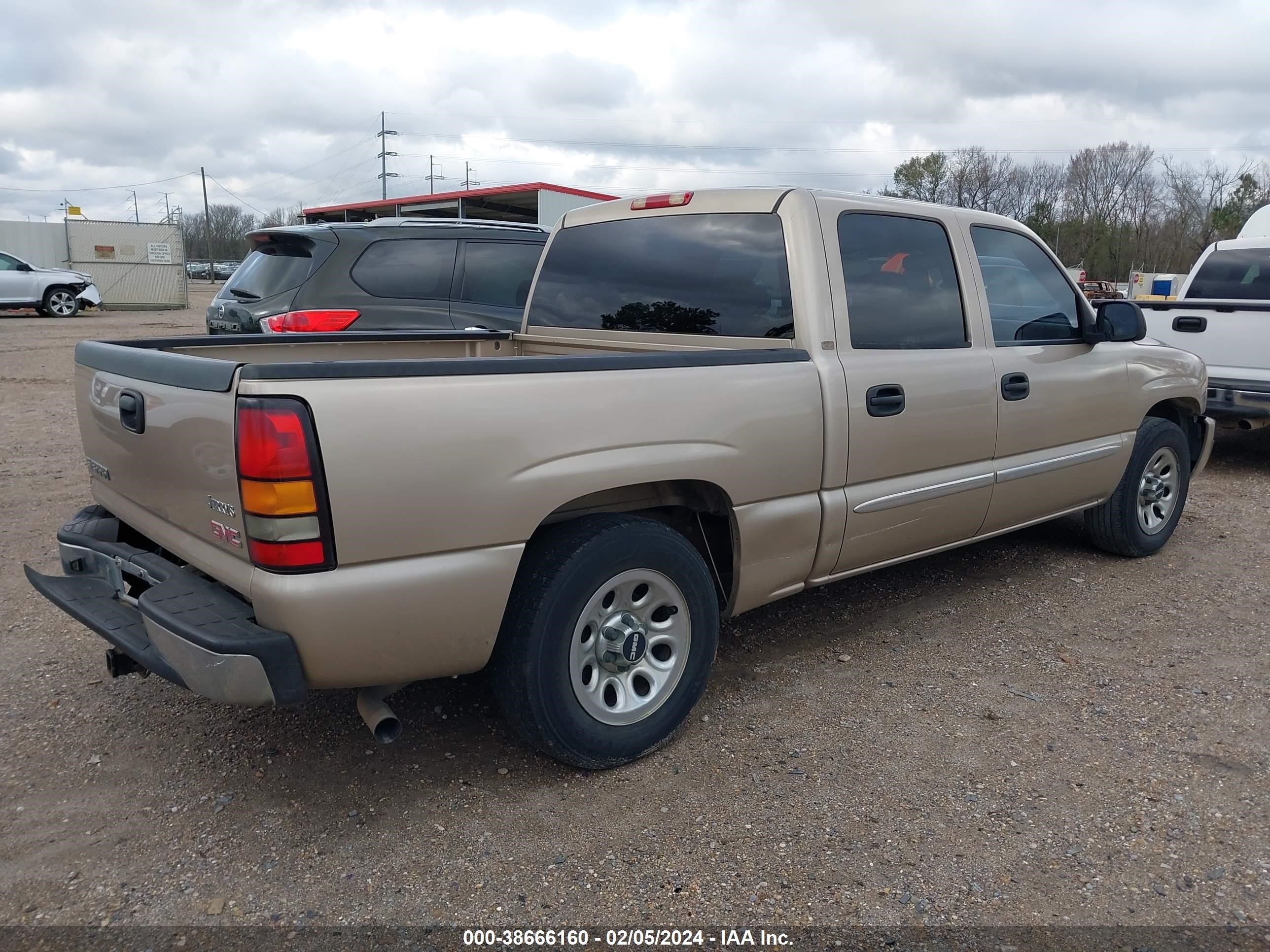 Photo 3 VIN: 2GTEC13T861161766 - GMC SIERRA 