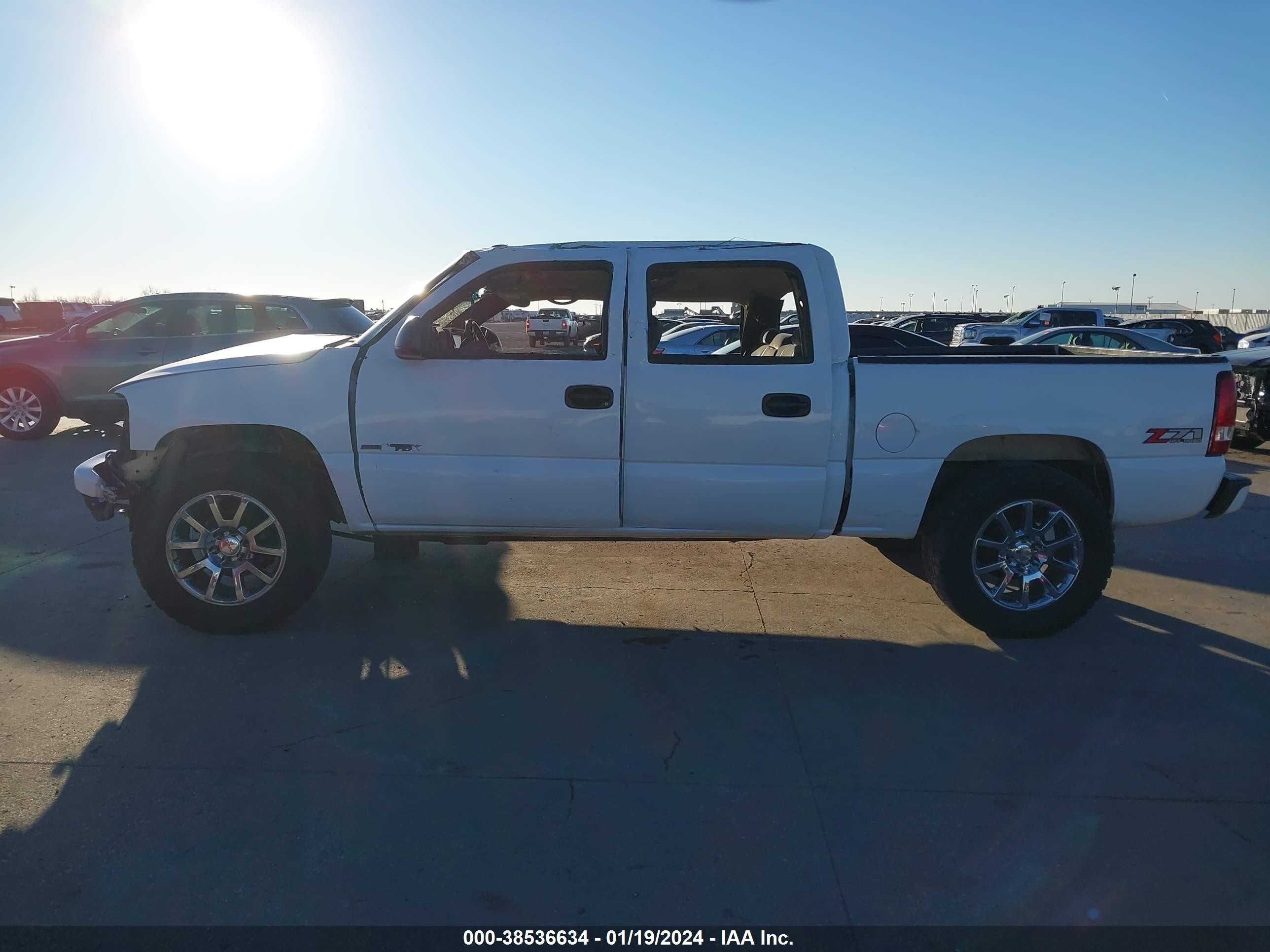 Photo 14 VIN: 2GTEC13TX51323069 - GMC SIERRA 