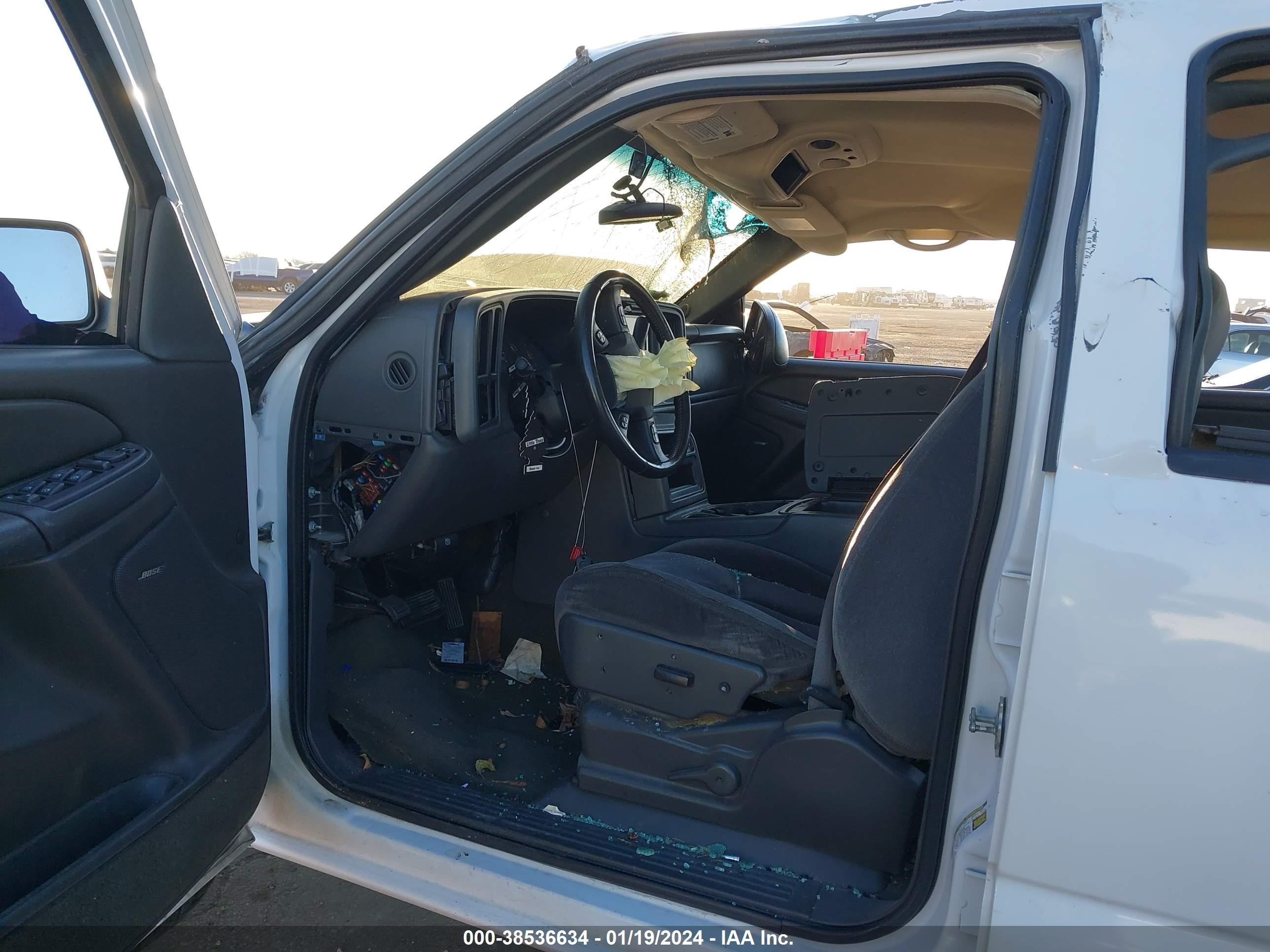 Photo 4 VIN: 2GTEC13TX51323069 - GMC SIERRA 