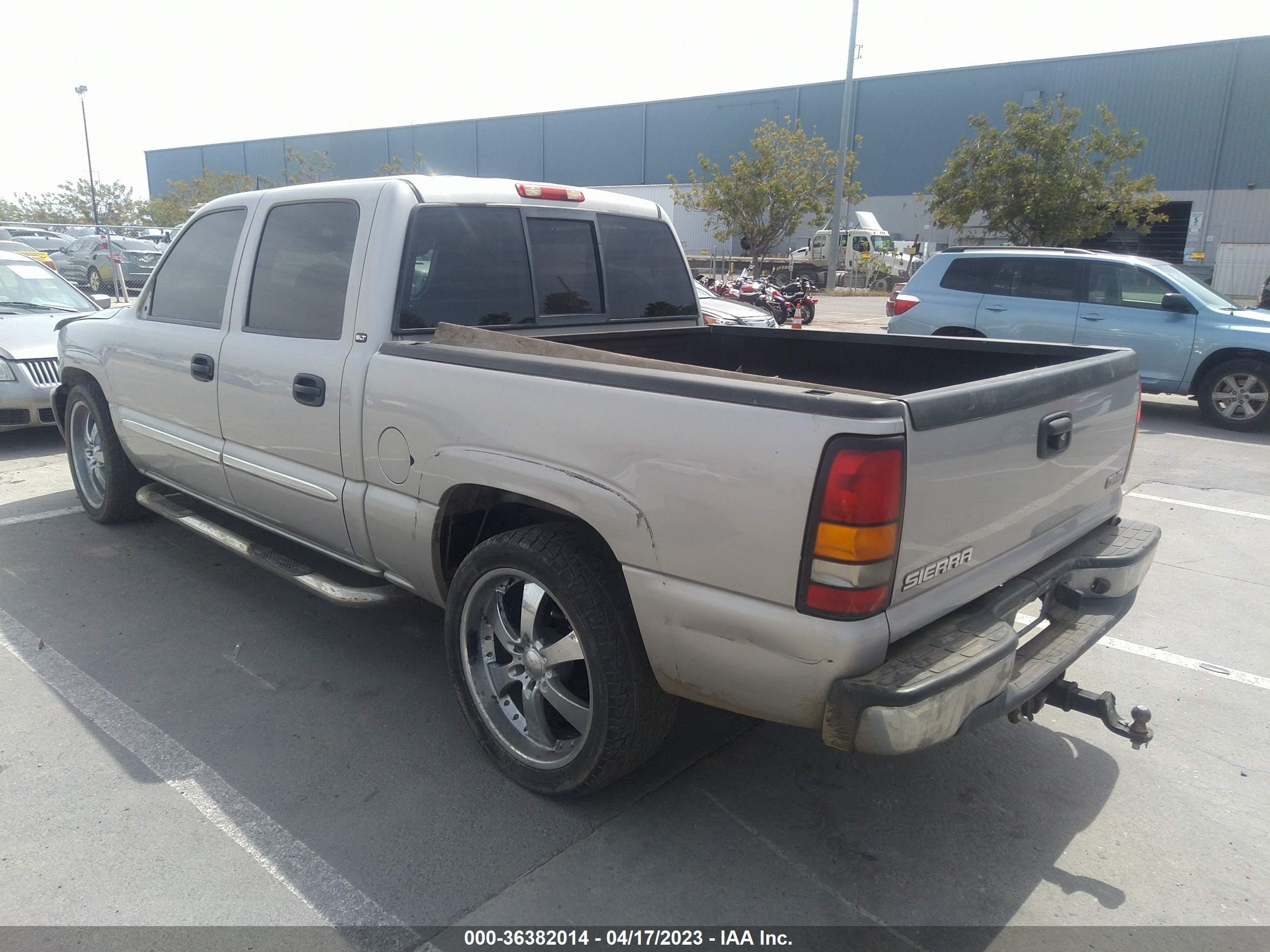 Photo 2 VIN: 2GTEC13TX51360056 - GMC SIERRA 