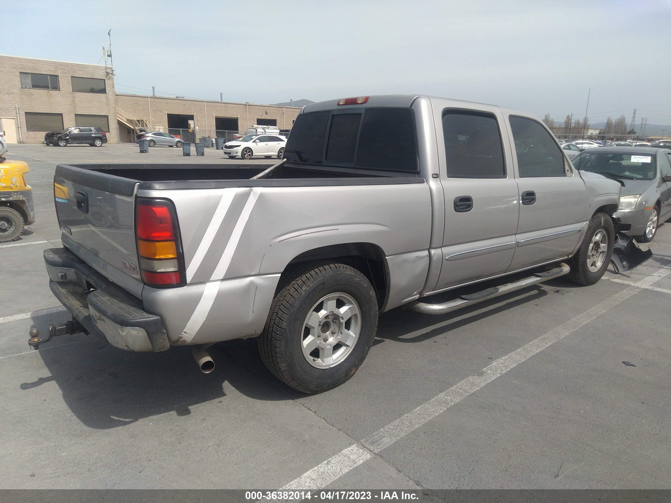 Photo 3 VIN: 2GTEC13TX51360056 - GMC SIERRA 