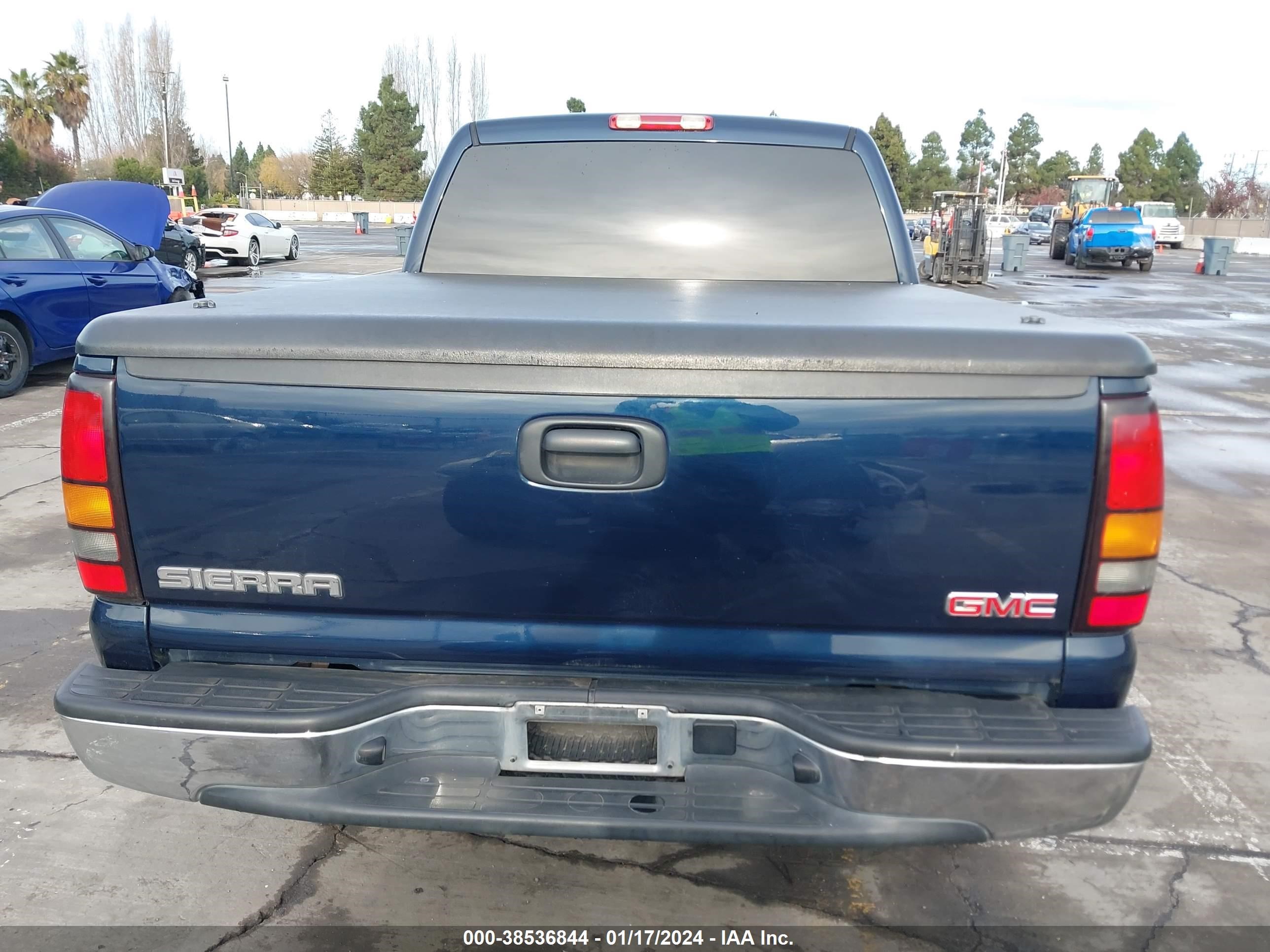 Photo 15 VIN: 2GTEC13V061327067 - GMC SIERRA 