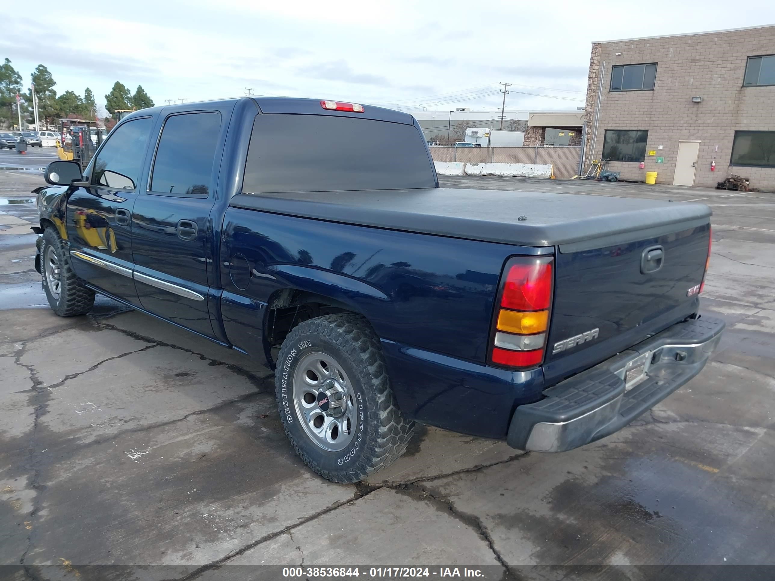 Photo 2 VIN: 2GTEC13V061327067 - GMC SIERRA 