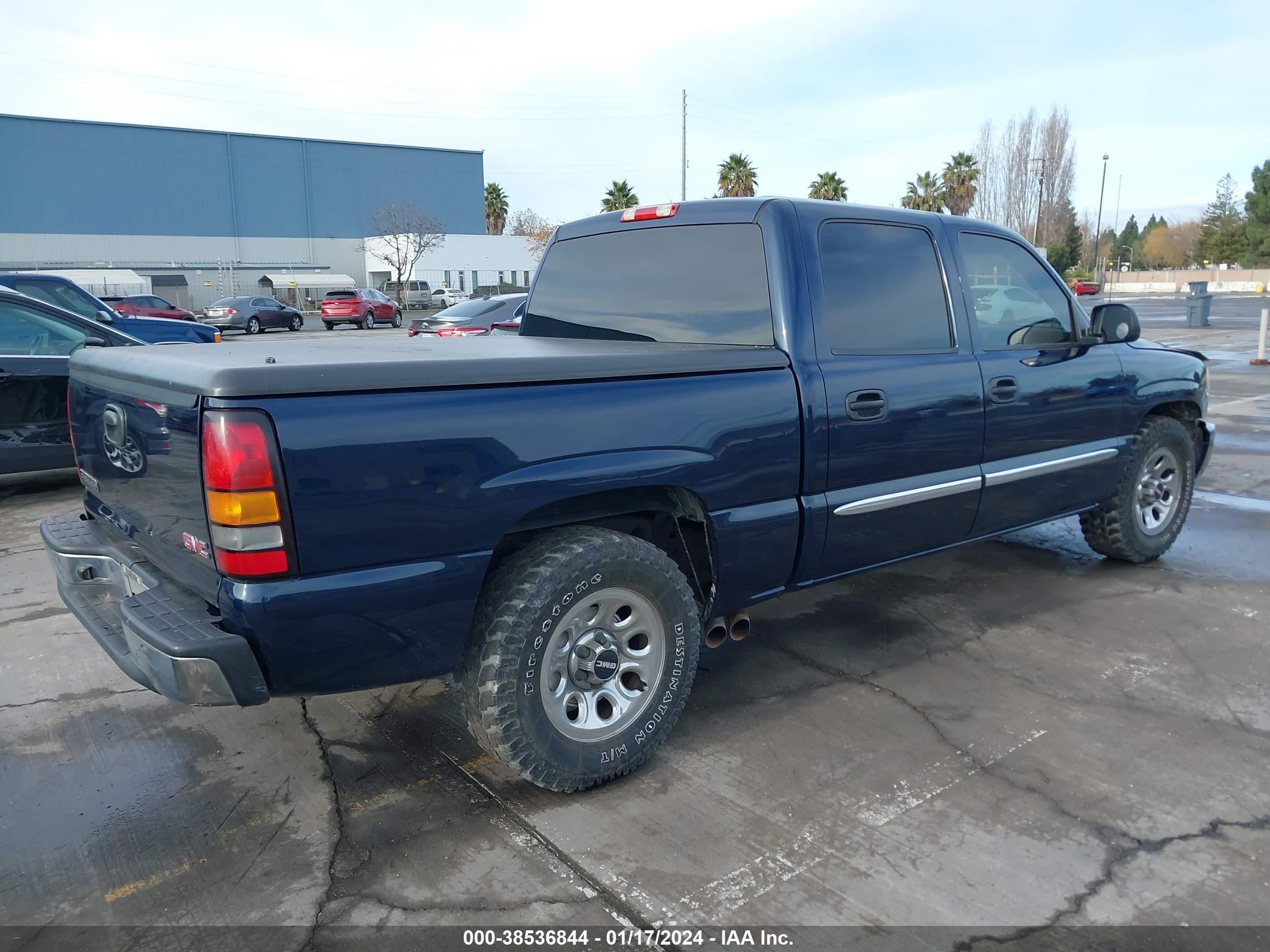 Photo 3 VIN: 2GTEC13V061327067 - GMC SIERRA 