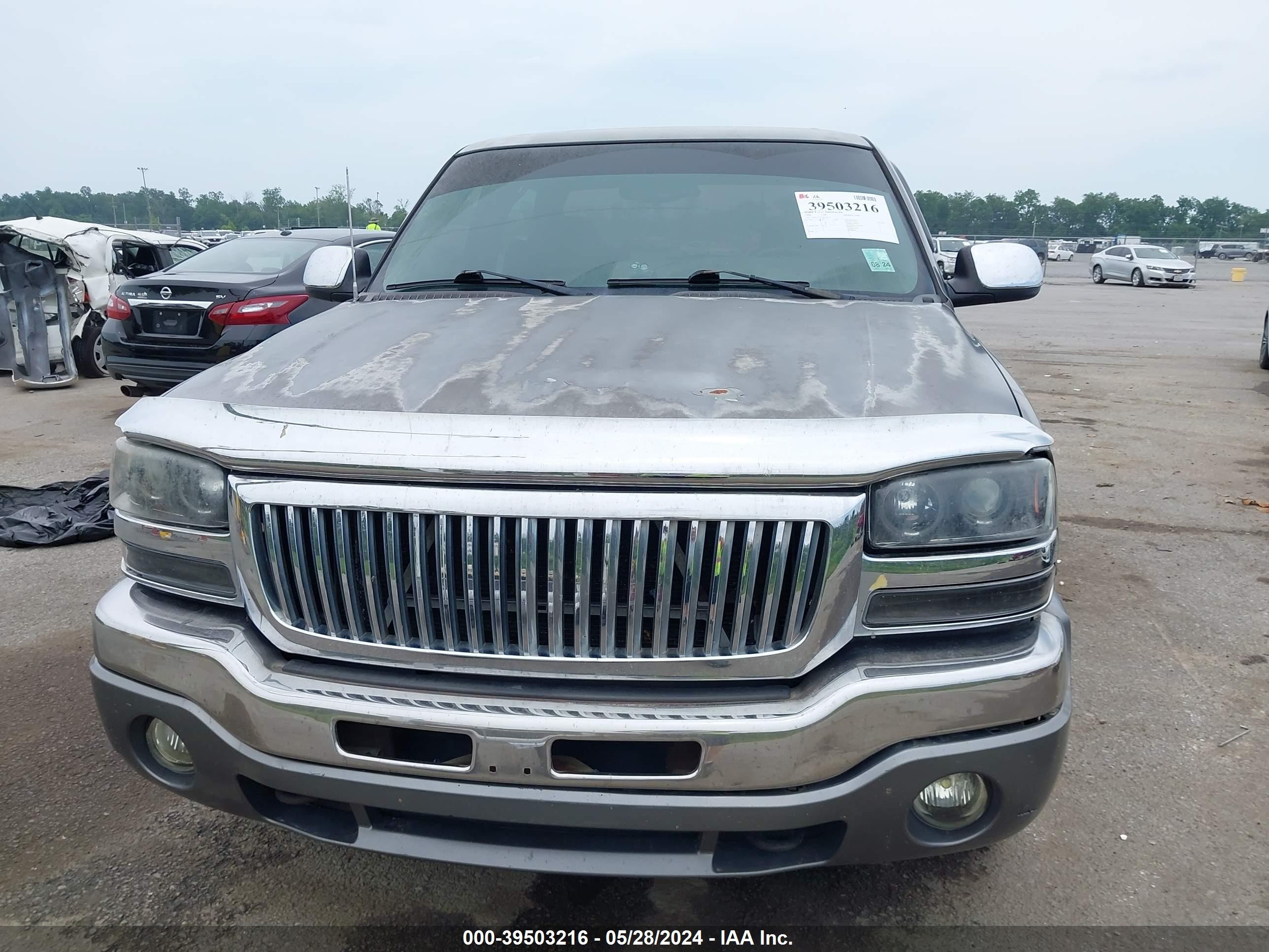 Photo 11 VIN: 2GTEC13V161301576 - GMC SIERRA 