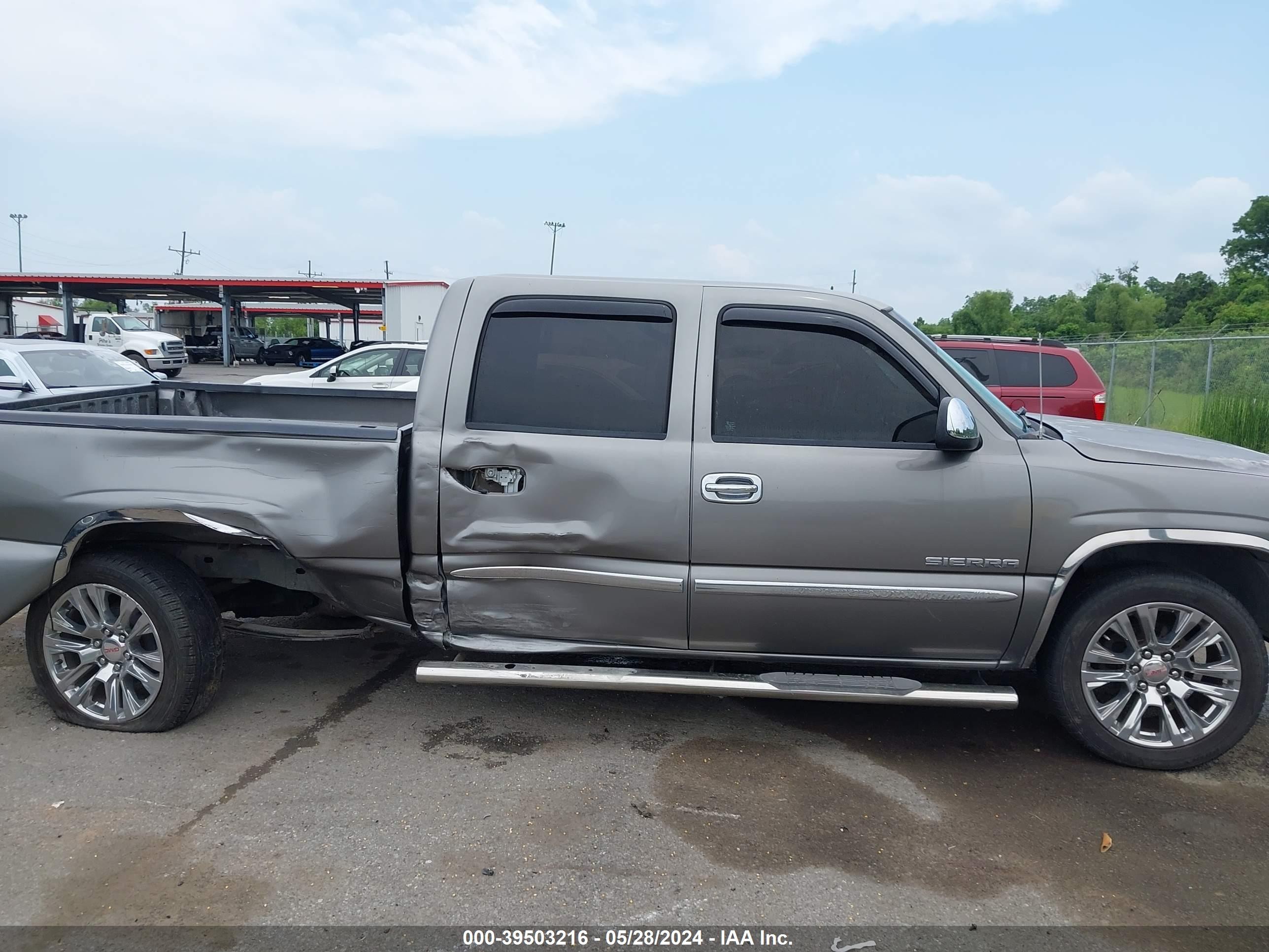 Photo 12 VIN: 2GTEC13V161301576 - GMC SIERRA 