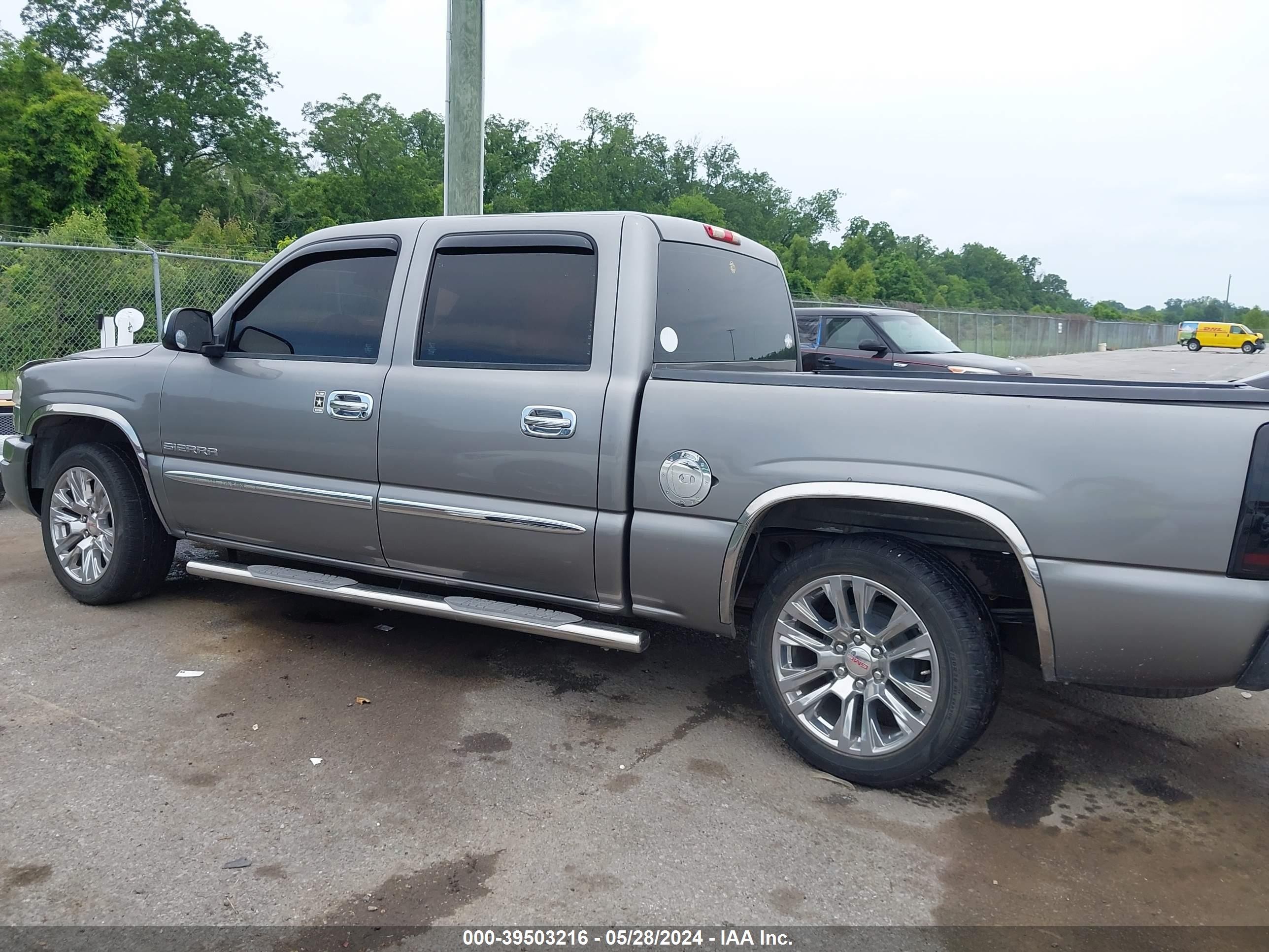 Photo 13 VIN: 2GTEC13V161301576 - GMC SIERRA 