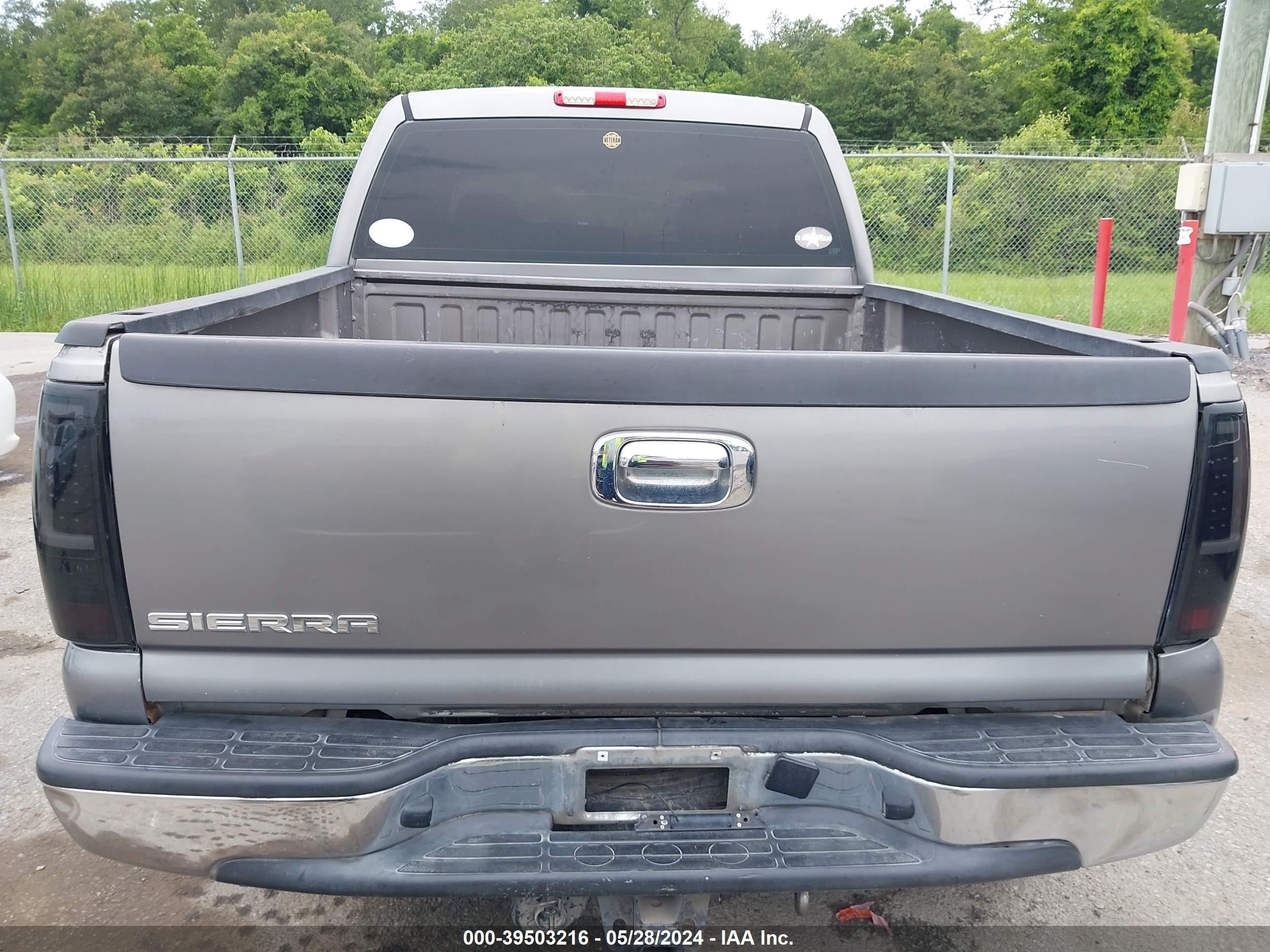 Photo 15 VIN: 2GTEC13V161301576 - GMC SIERRA 