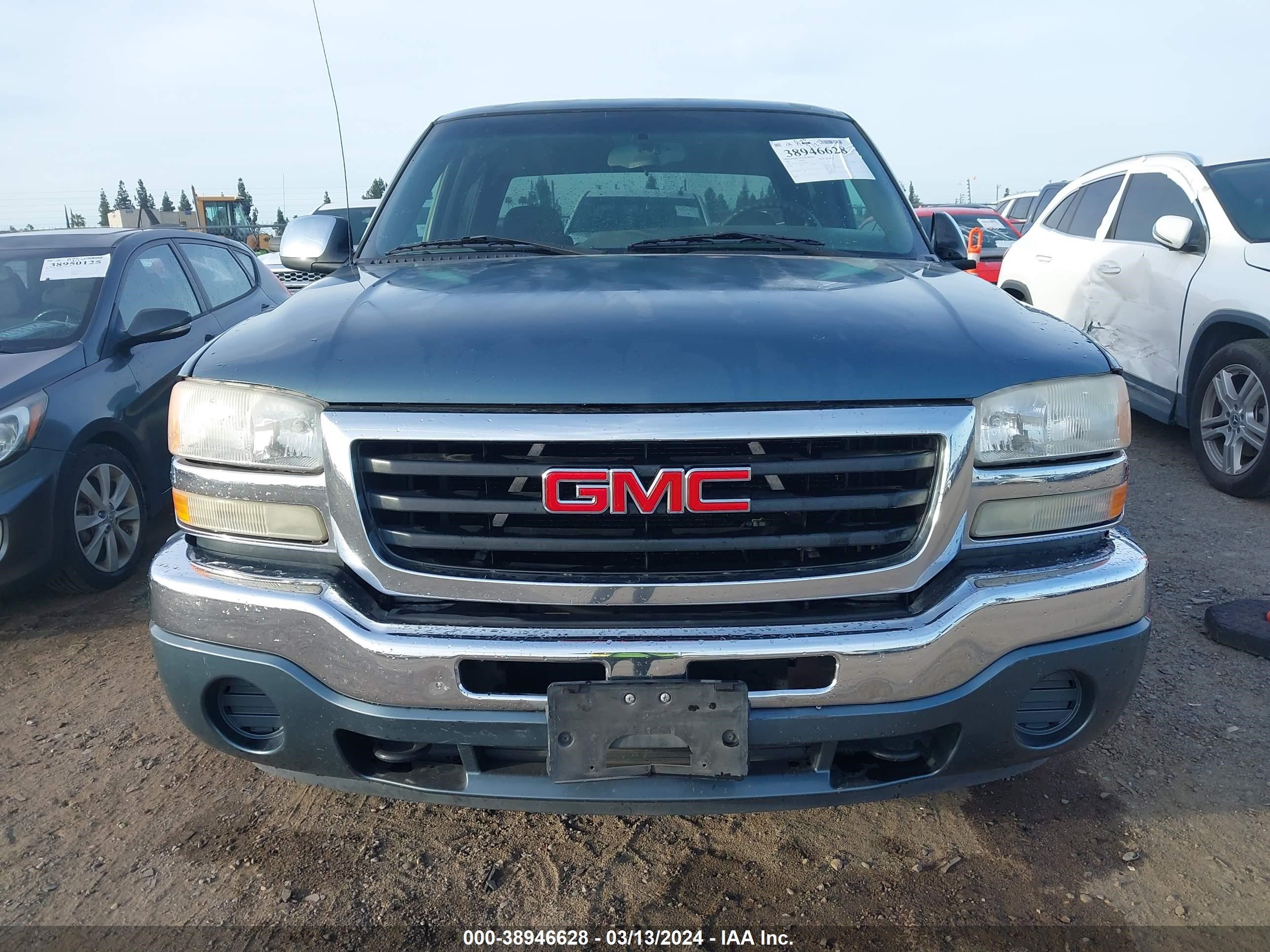 Photo 11 VIN: 2GTEC13V271182079 - GMC SIERRA 