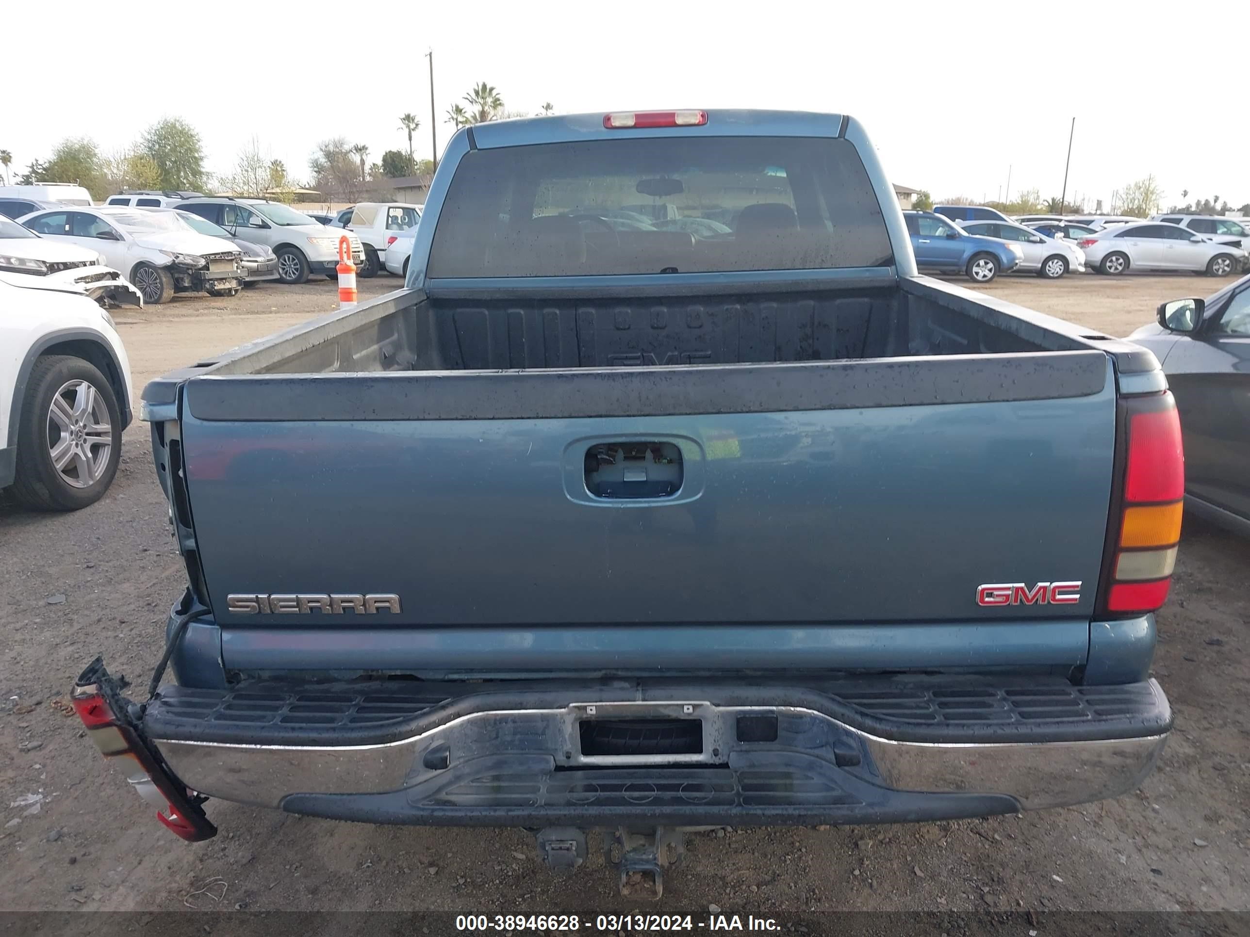 Photo 15 VIN: 2GTEC13V271182079 - GMC SIERRA 