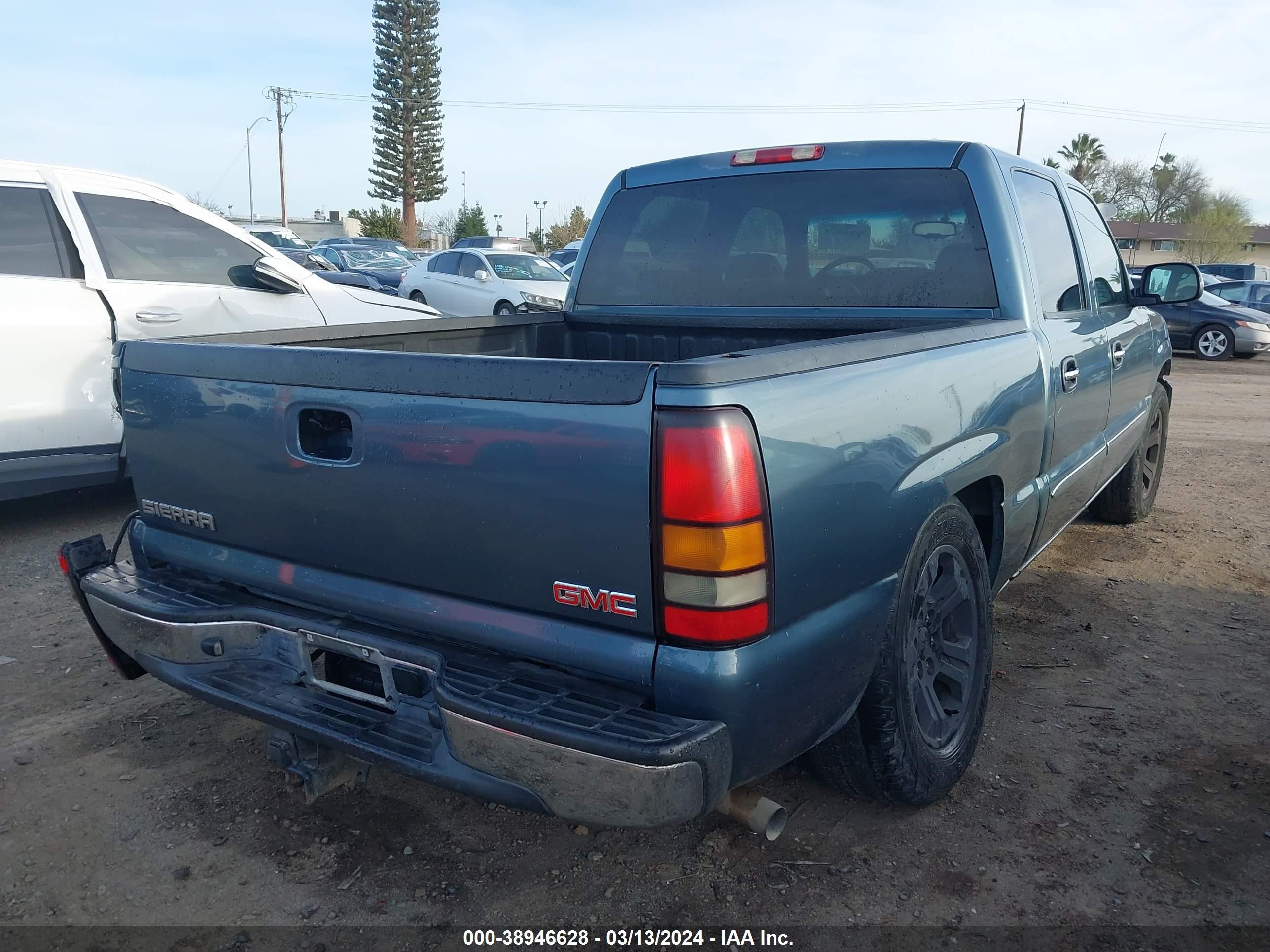 Photo 3 VIN: 2GTEC13V271182079 - GMC SIERRA 