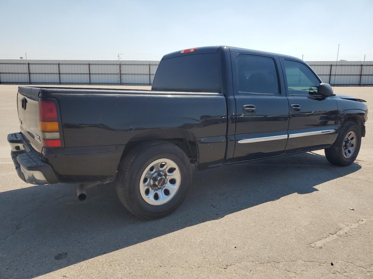 Photo 2 VIN: 2GTEC13V371138320 - GMC SIERRA 