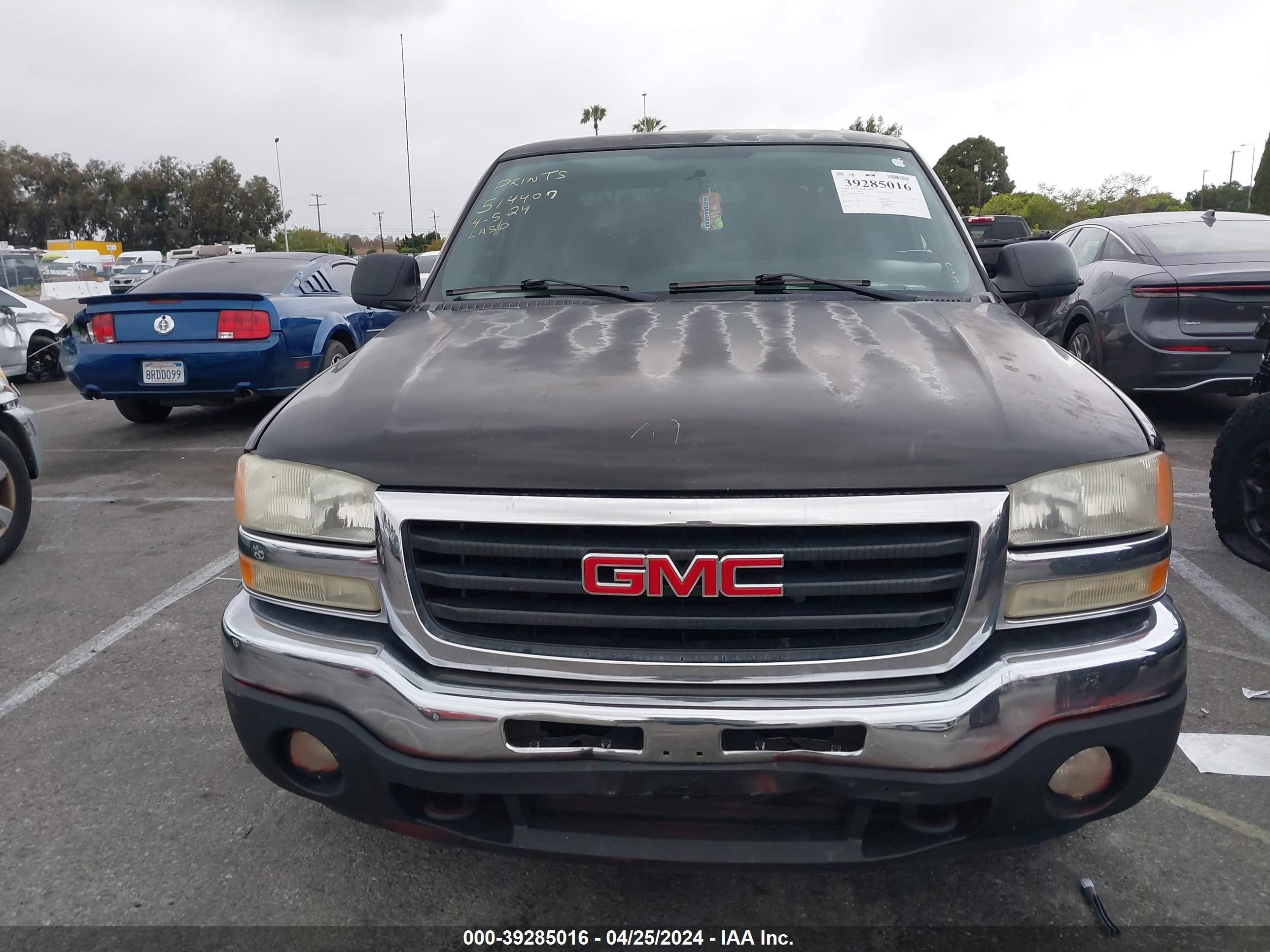 Photo 11 VIN: 2GTEC13V561302973 - GMC SIERRA 