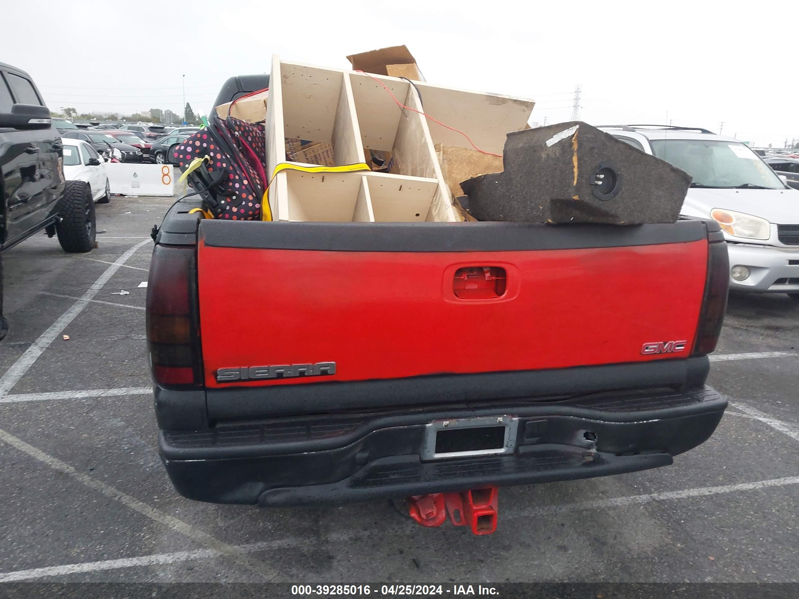 Photo 15 VIN: 2GTEC13V561302973 - GMC SIERRA 