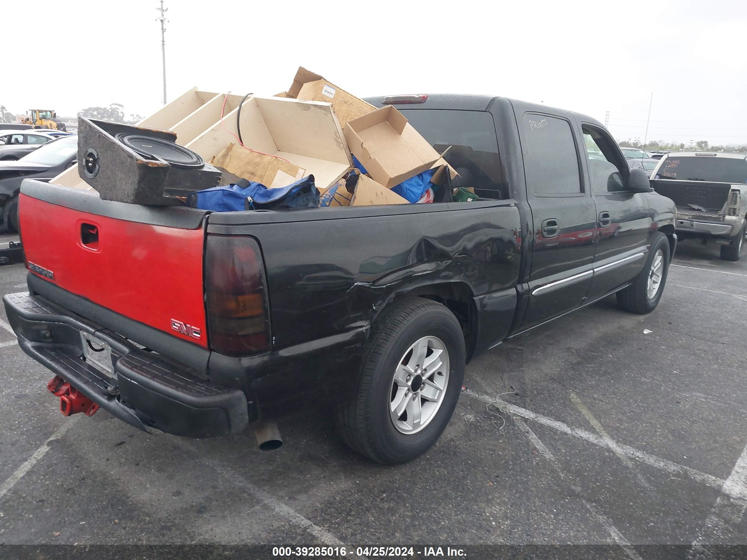 Photo 3 VIN: 2GTEC13V561302973 - GMC SIERRA 