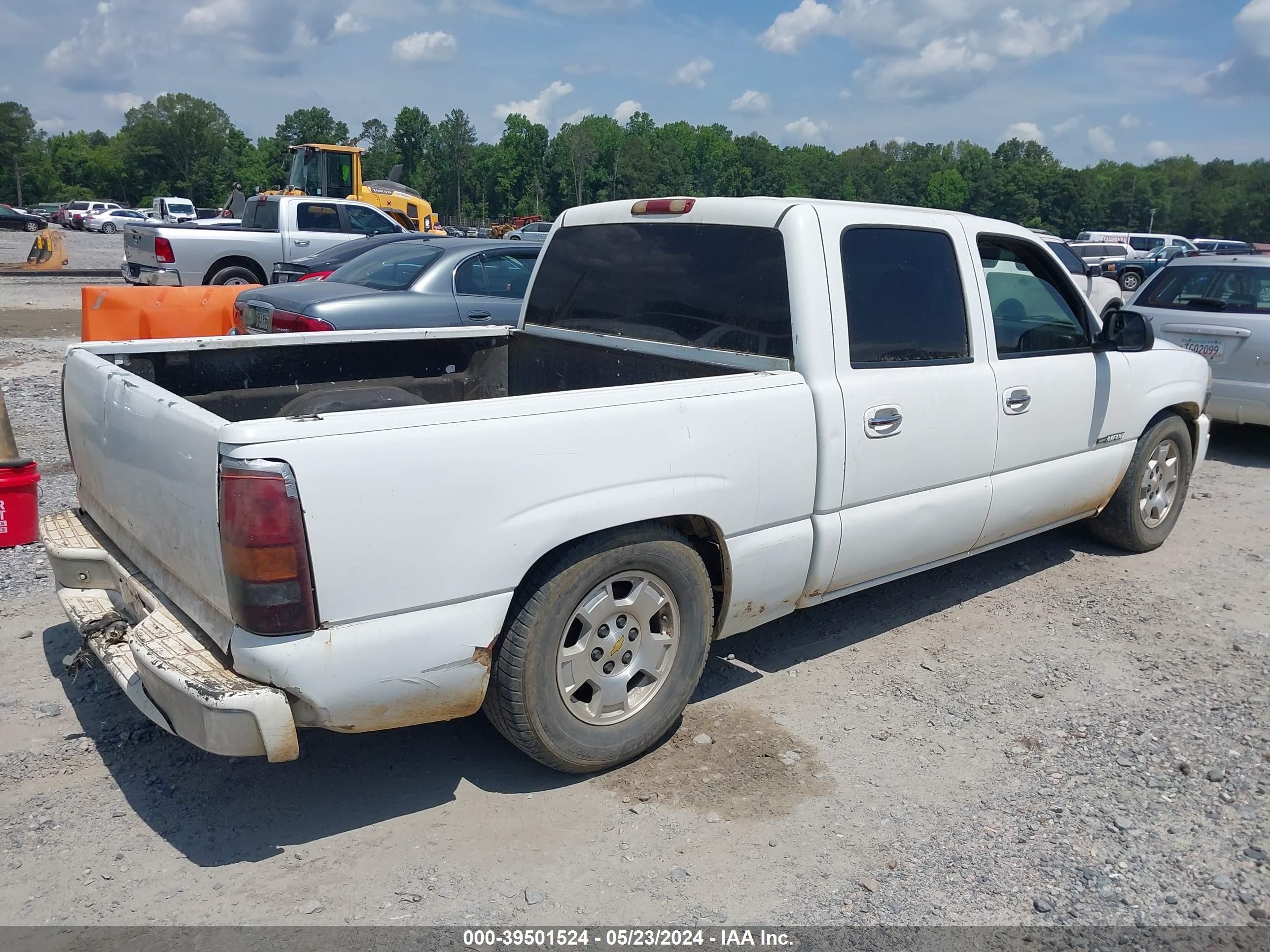 Photo 3 VIN: 2GTEC13V571105352 - GMC SIERRA 