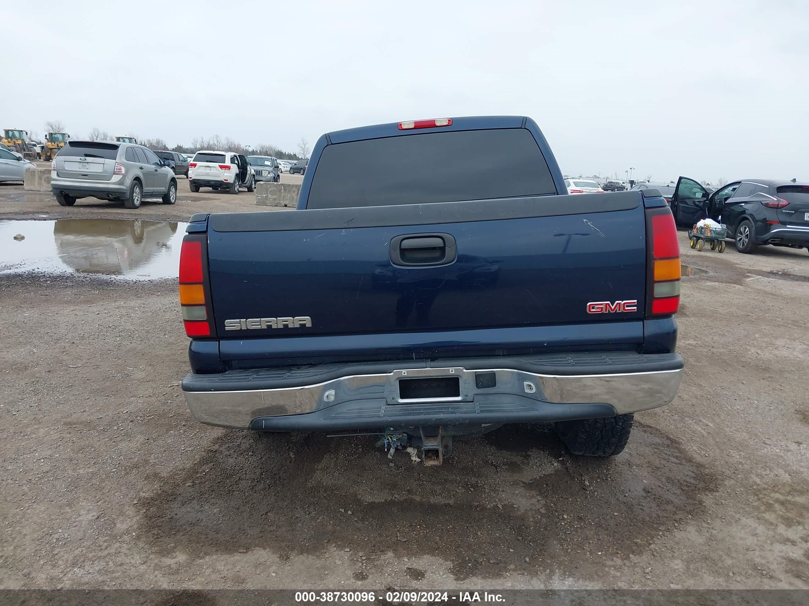 Photo 15 VIN: 2GTEC13Z061304035 - GMC SIERRA 