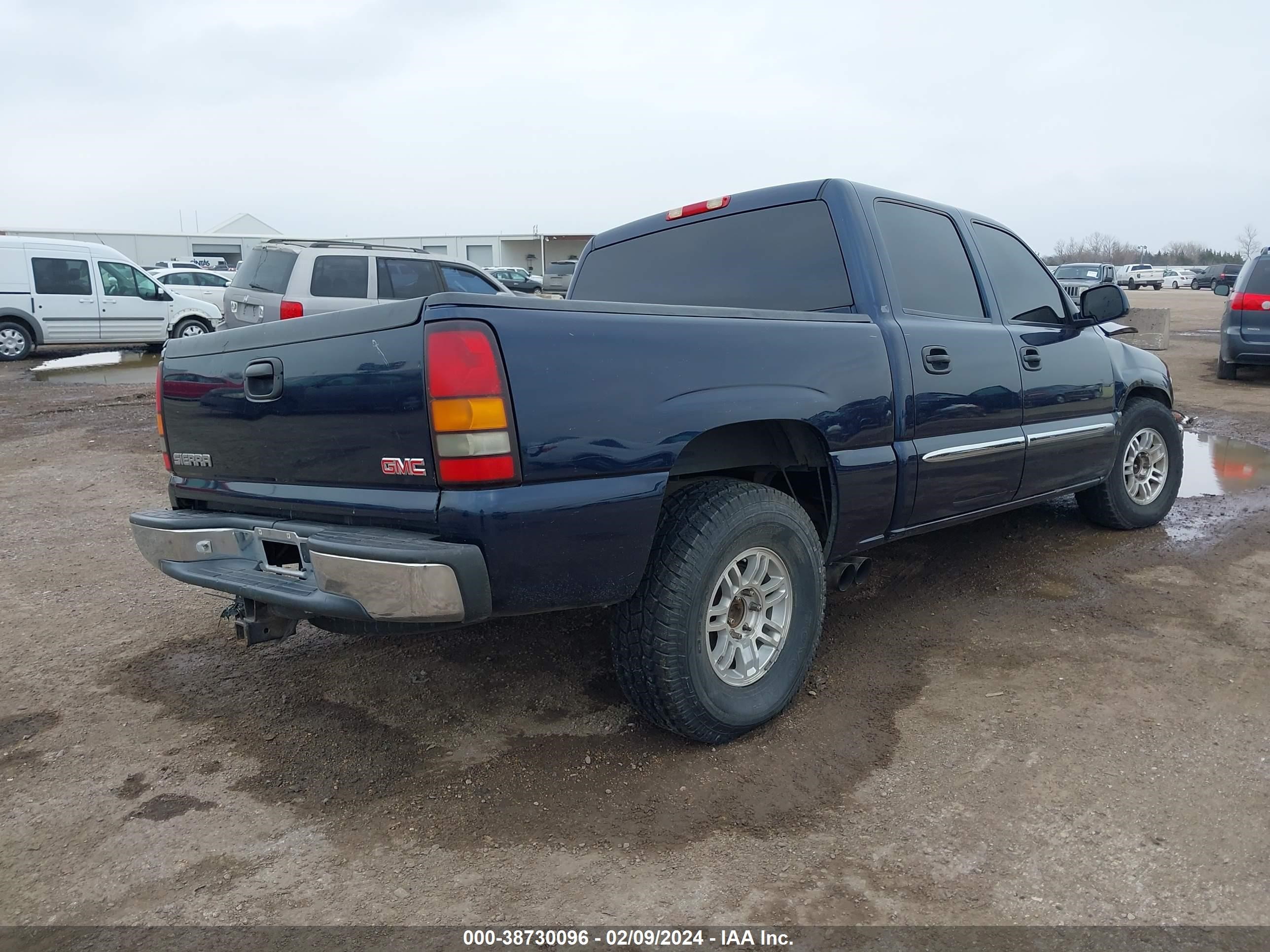 Photo 3 VIN: 2GTEC13Z061304035 - GMC SIERRA 