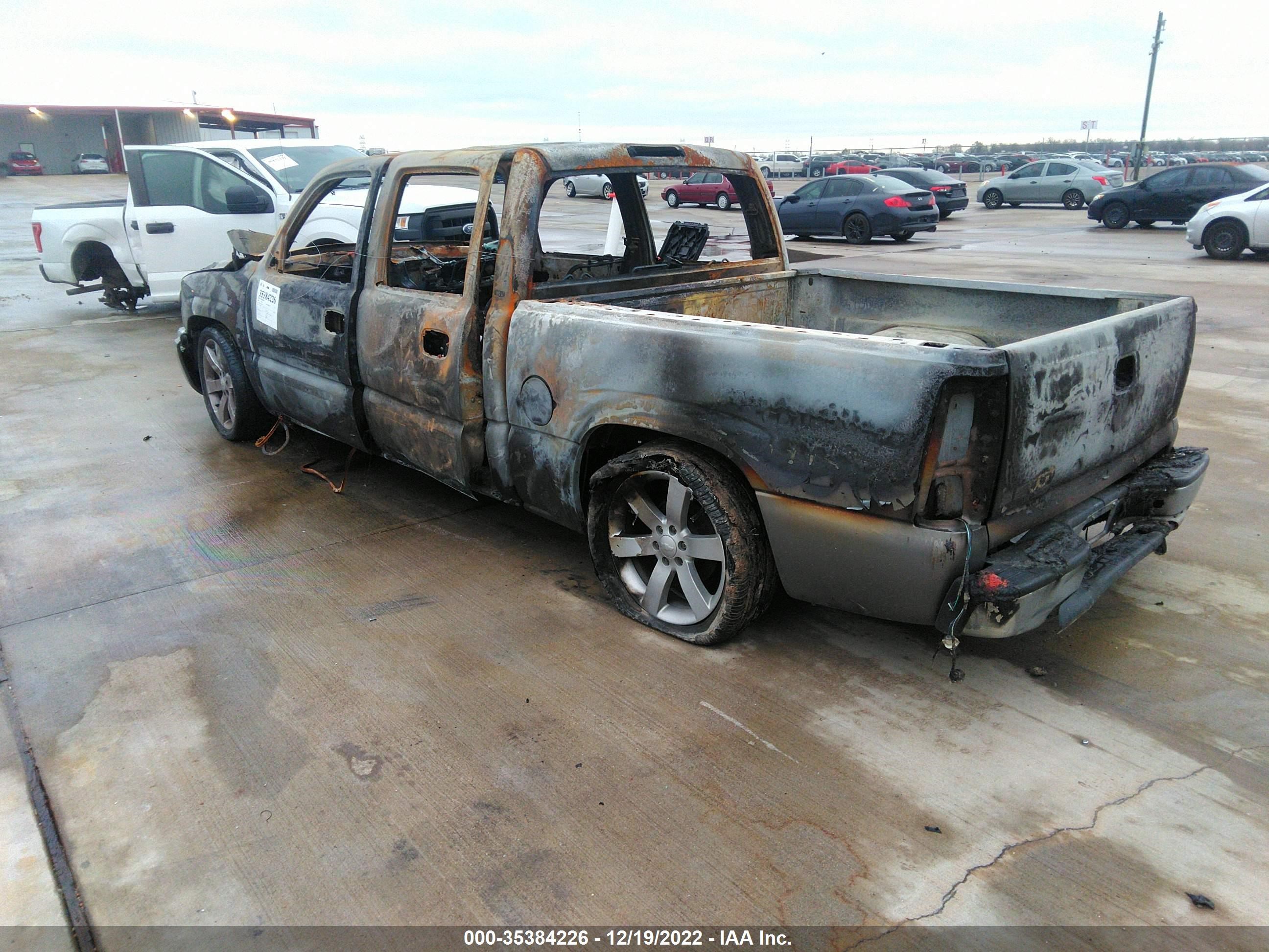 Photo 2 VIN: 2GTEC13Z361268938 - GMC SIERRA 