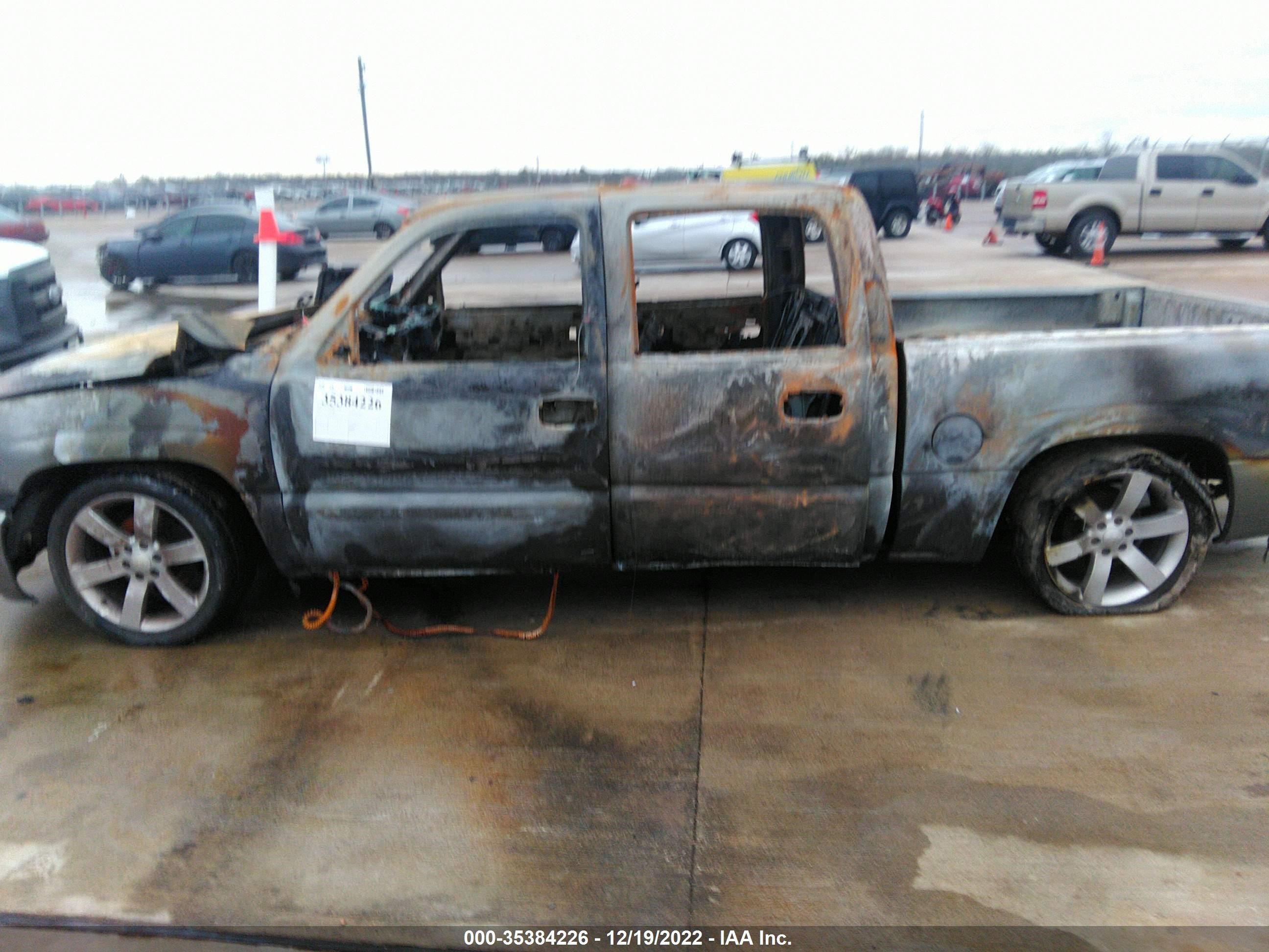 Photo 5 VIN: 2GTEC13Z361268938 - GMC SIERRA 