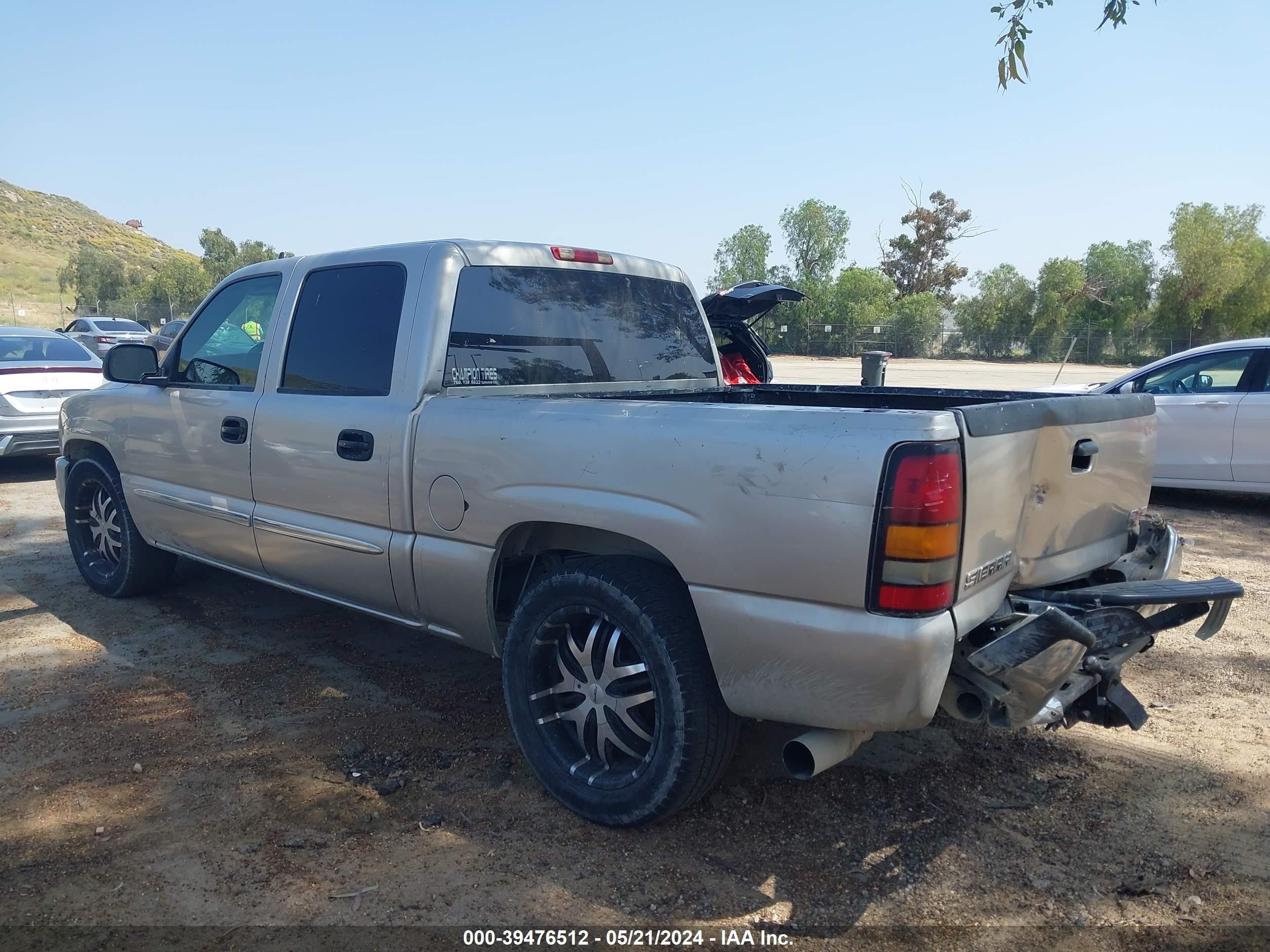 Photo 2 VIN: 2GTEC13Z371142371 - GMC SIERRA 