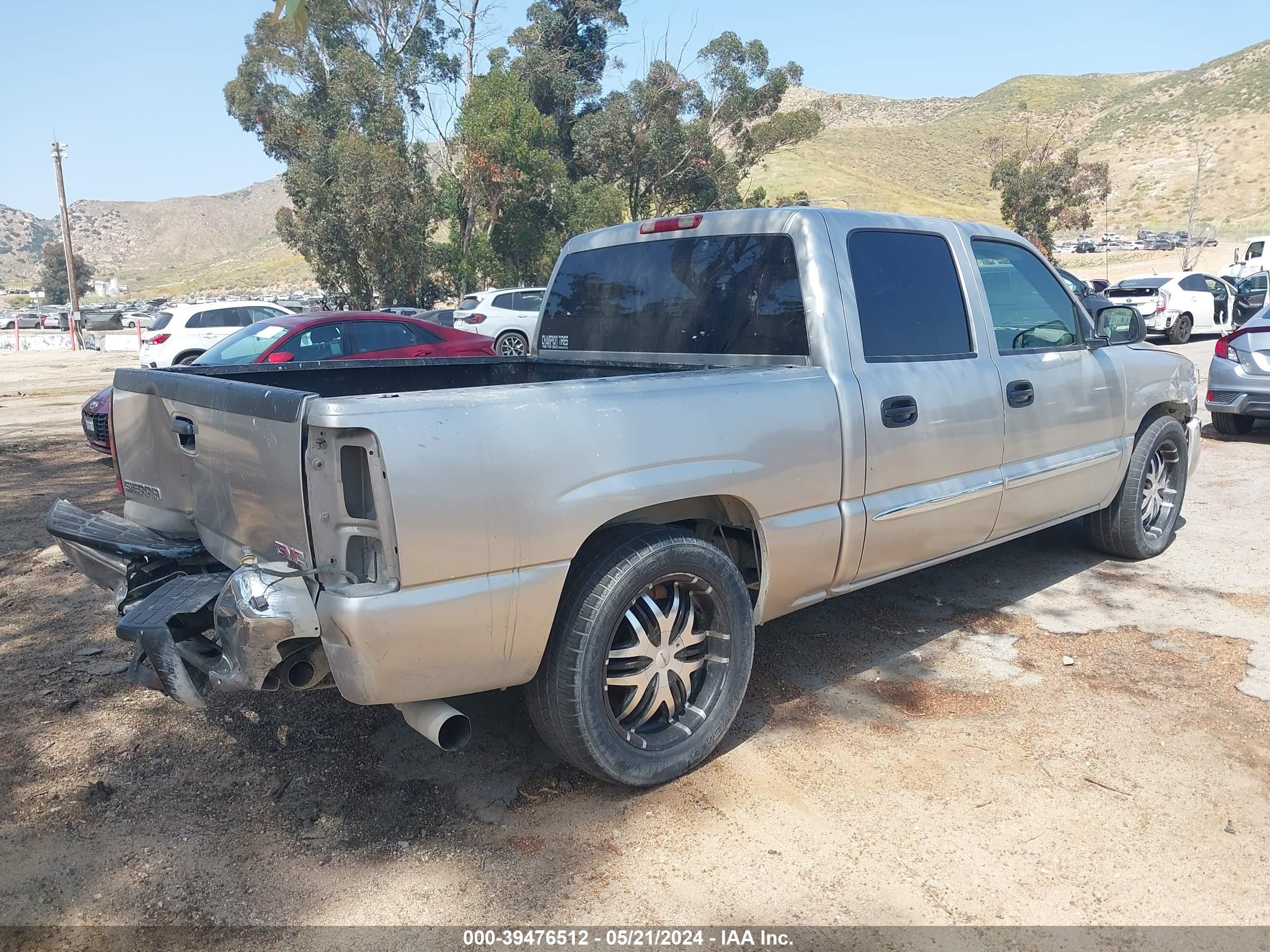 Photo 3 VIN: 2GTEC13Z371142371 - GMC SIERRA 