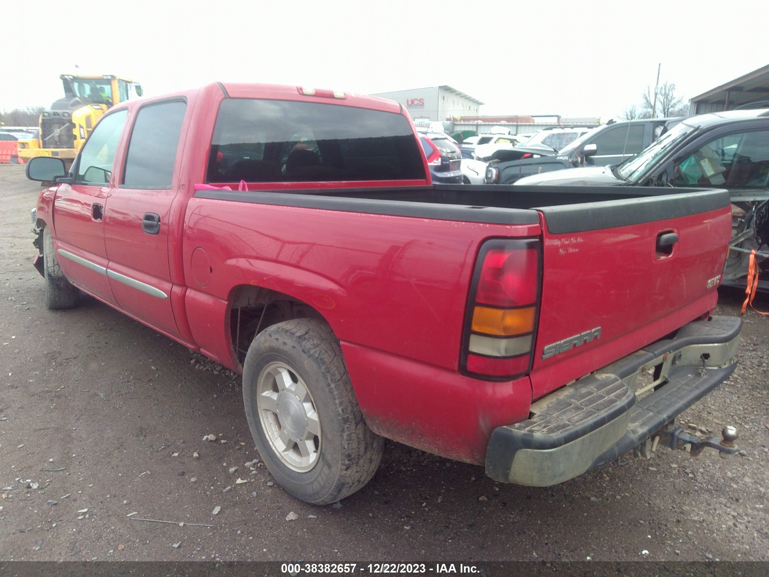 Photo 2 VIN: 2GTEC13Z371179517 - GMC SIERRA 