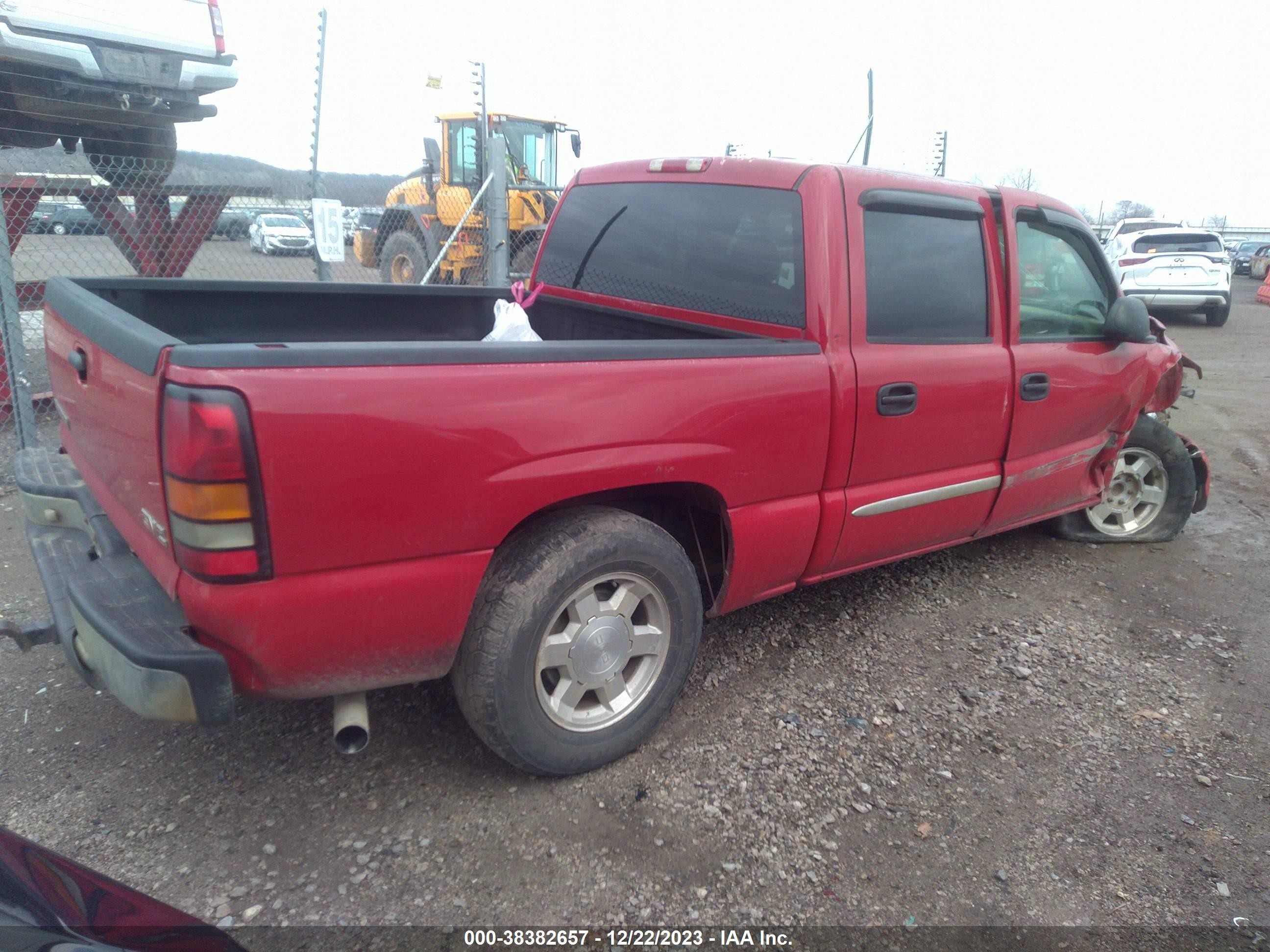 Photo 3 VIN: 2GTEC13Z371179517 - GMC SIERRA 