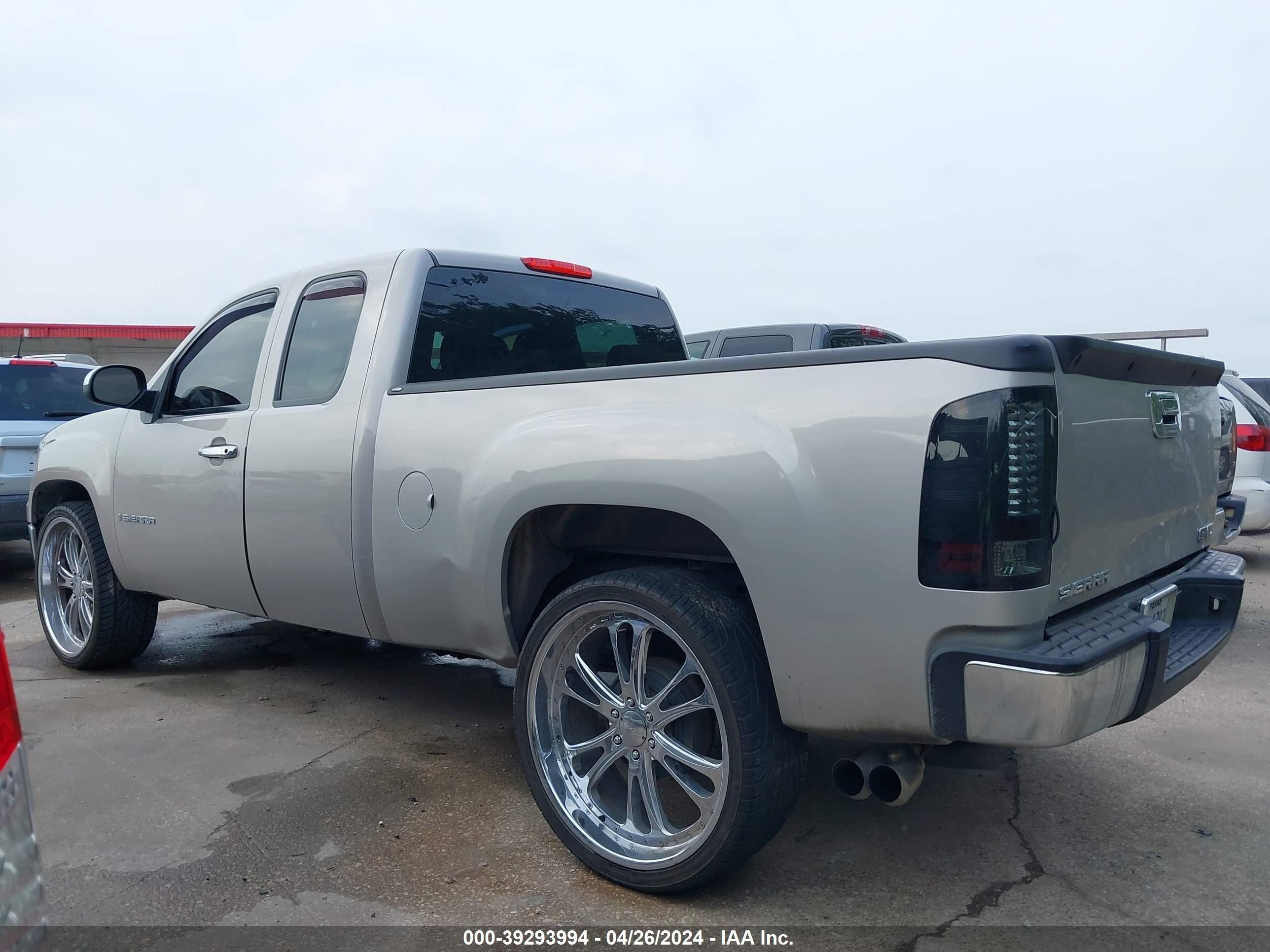 Photo 2 VIN: 2GTEC19C871532689 - GMC SIERRA 