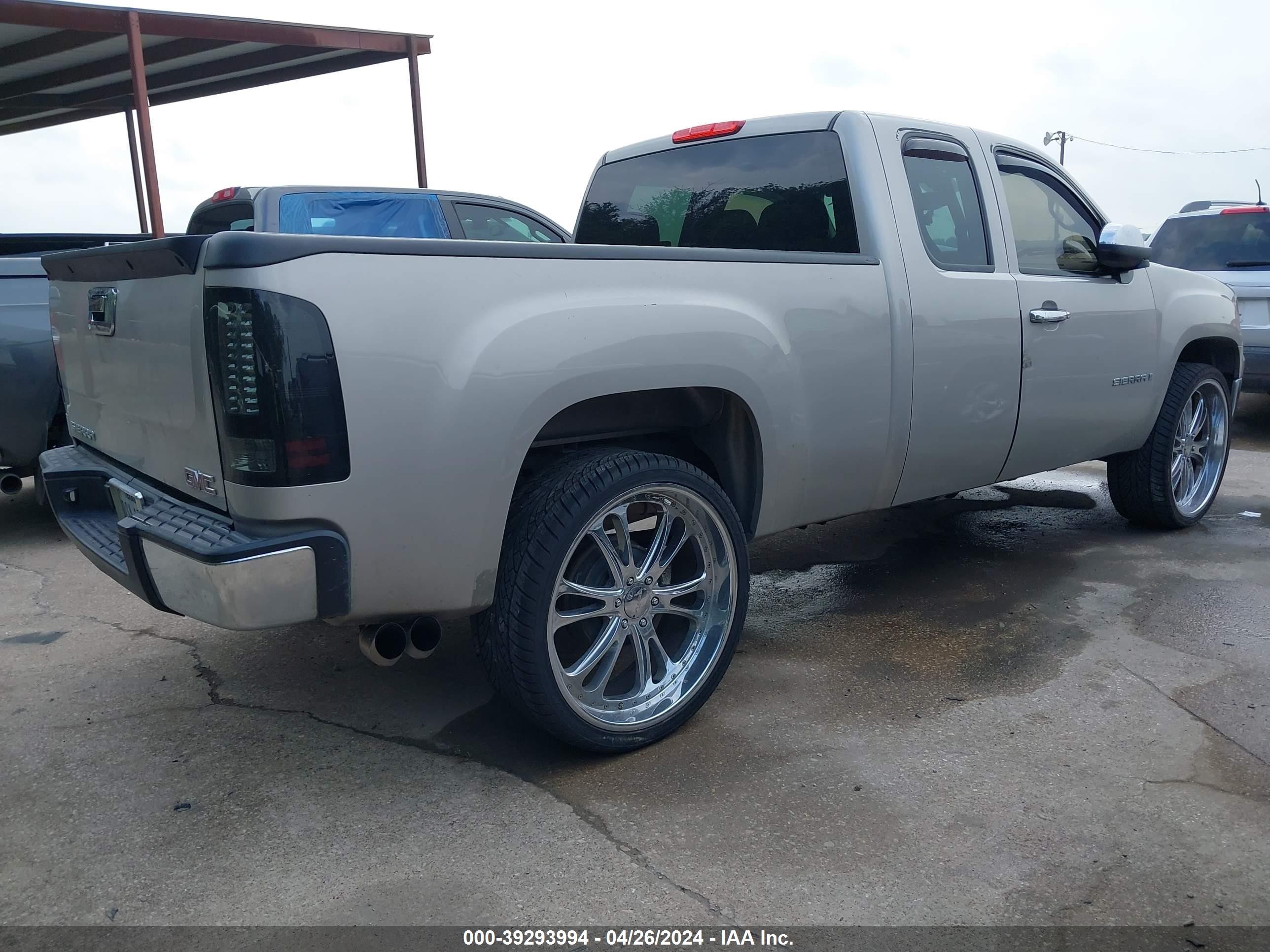 Photo 3 VIN: 2GTEC19C871532689 - GMC SIERRA 