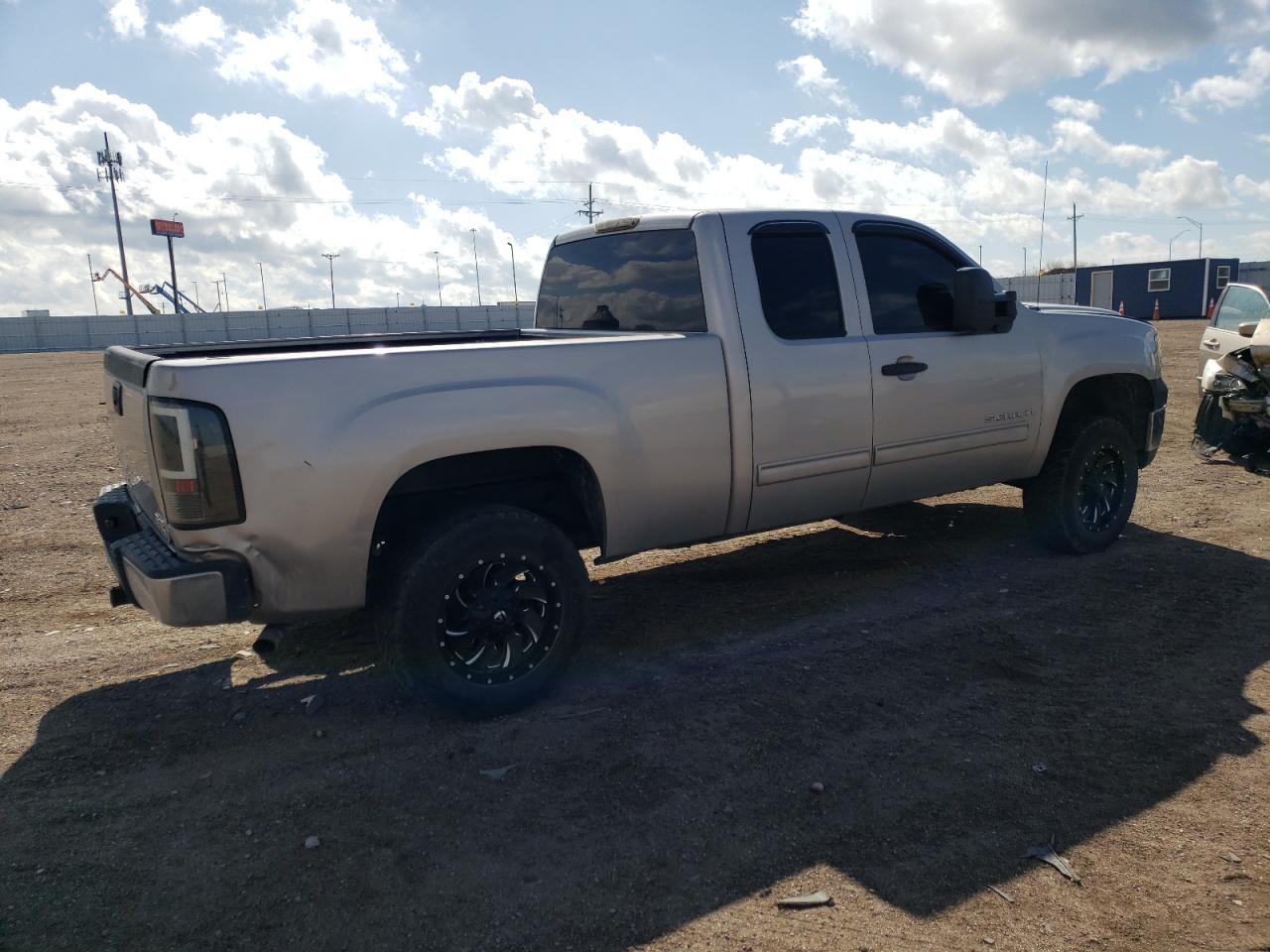 Photo 2 VIN: 2GTEC19J181256551 - GMC SIERRA 