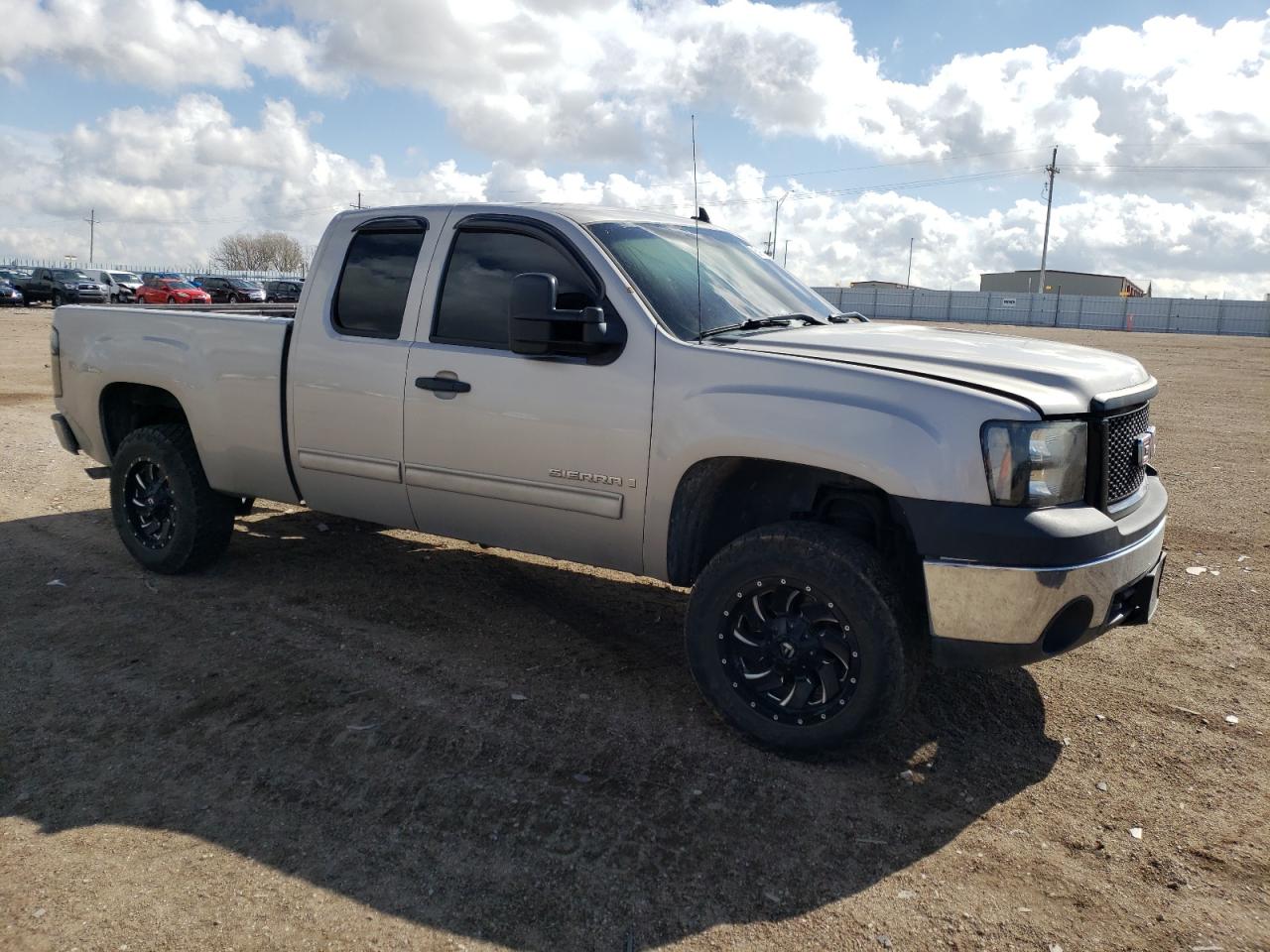 Photo 3 VIN: 2GTEC19J181256551 - GMC SIERRA 