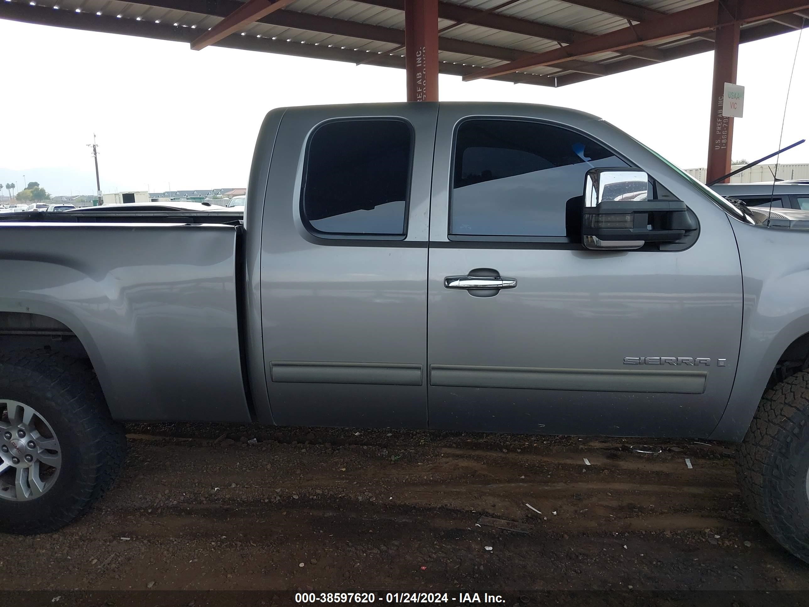 Photo 12 VIN: 2GTEC19J681302035 - GMC SIERRA 