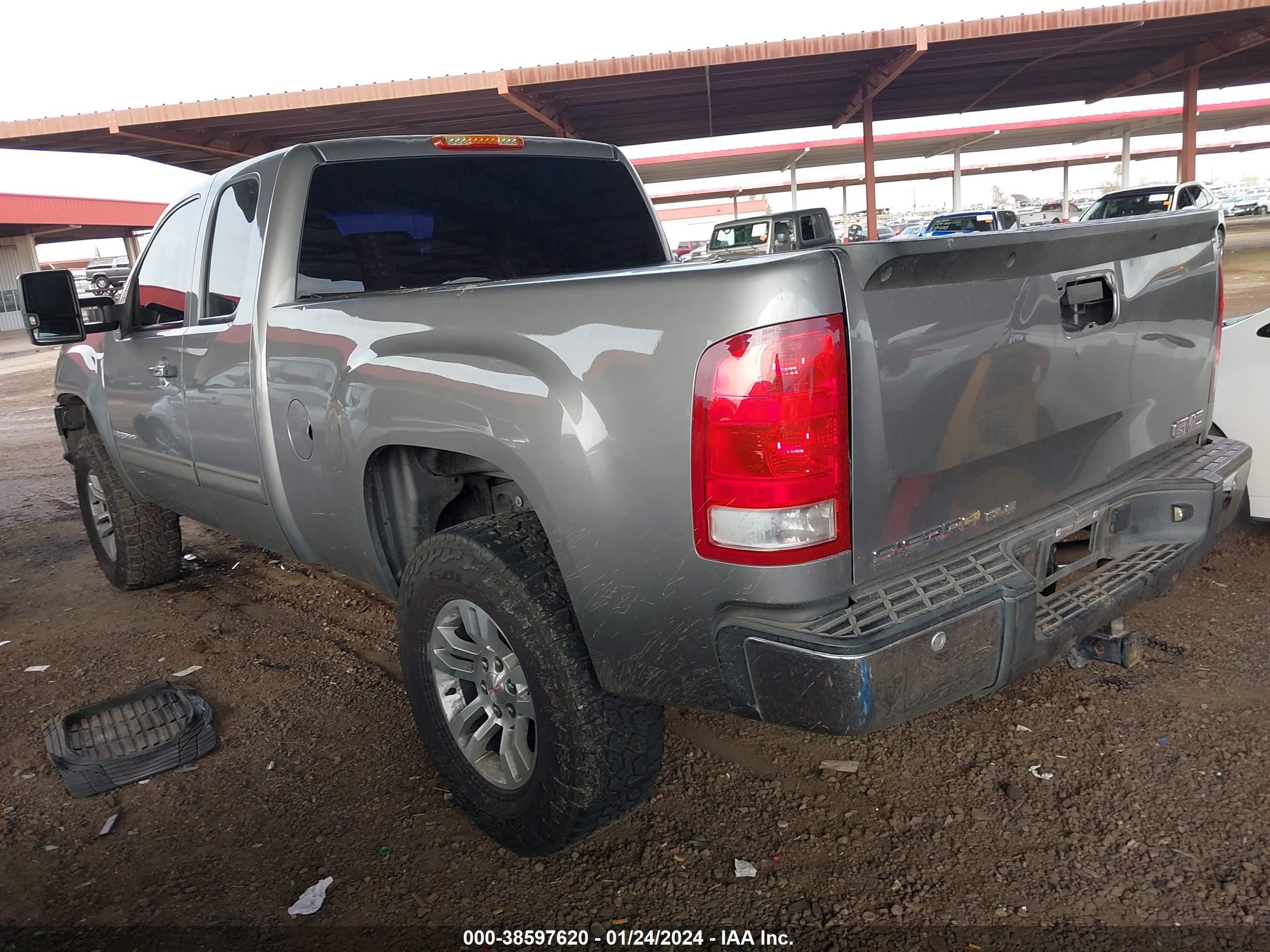 Photo 2 VIN: 2GTEC19J681302035 - GMC SIERRA 