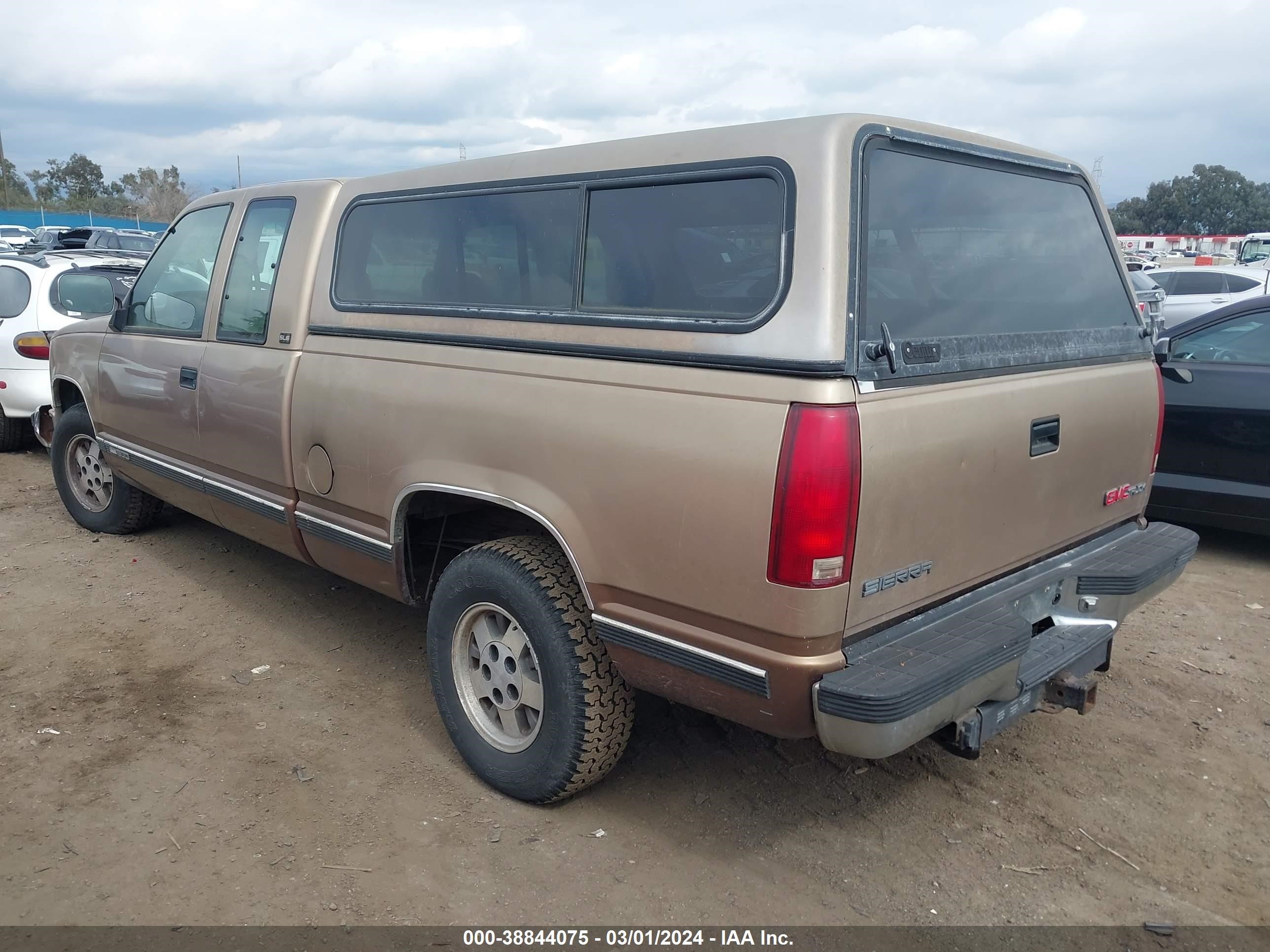 Photo 2 VIN: 2GTEC19K4R1525362 - GMC SIERRA 