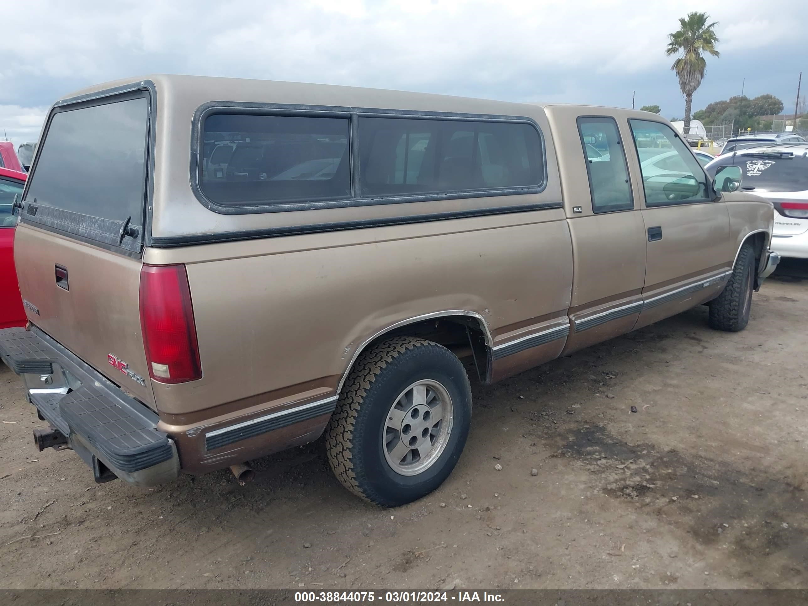 Photo 3 VIN: 2GTEC19K4R1525362 - GMC SIERRA 