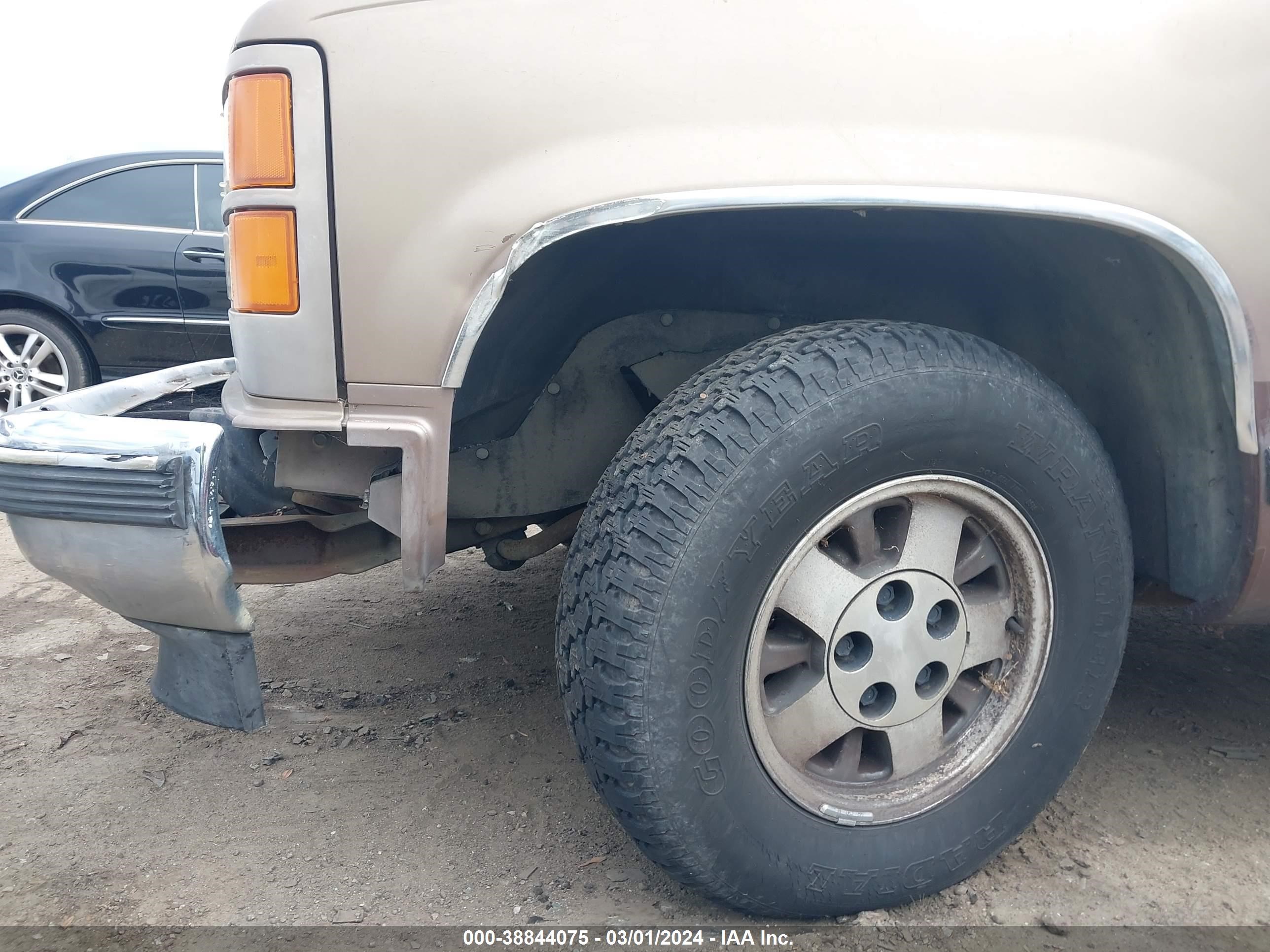 Photo 5 VIN: 2GTEC19K4R1525362 - GMC SIERRA 