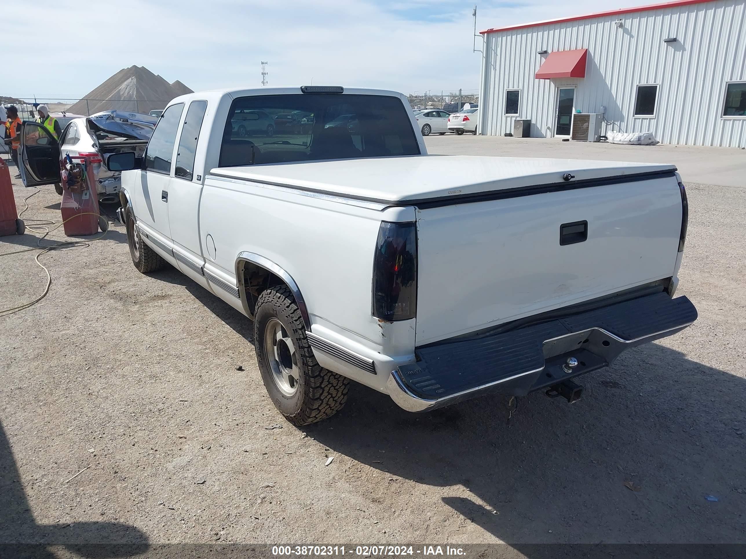 Photo 2 VIN: 2GTEC19K5S1521410 - GMC SIERRA 