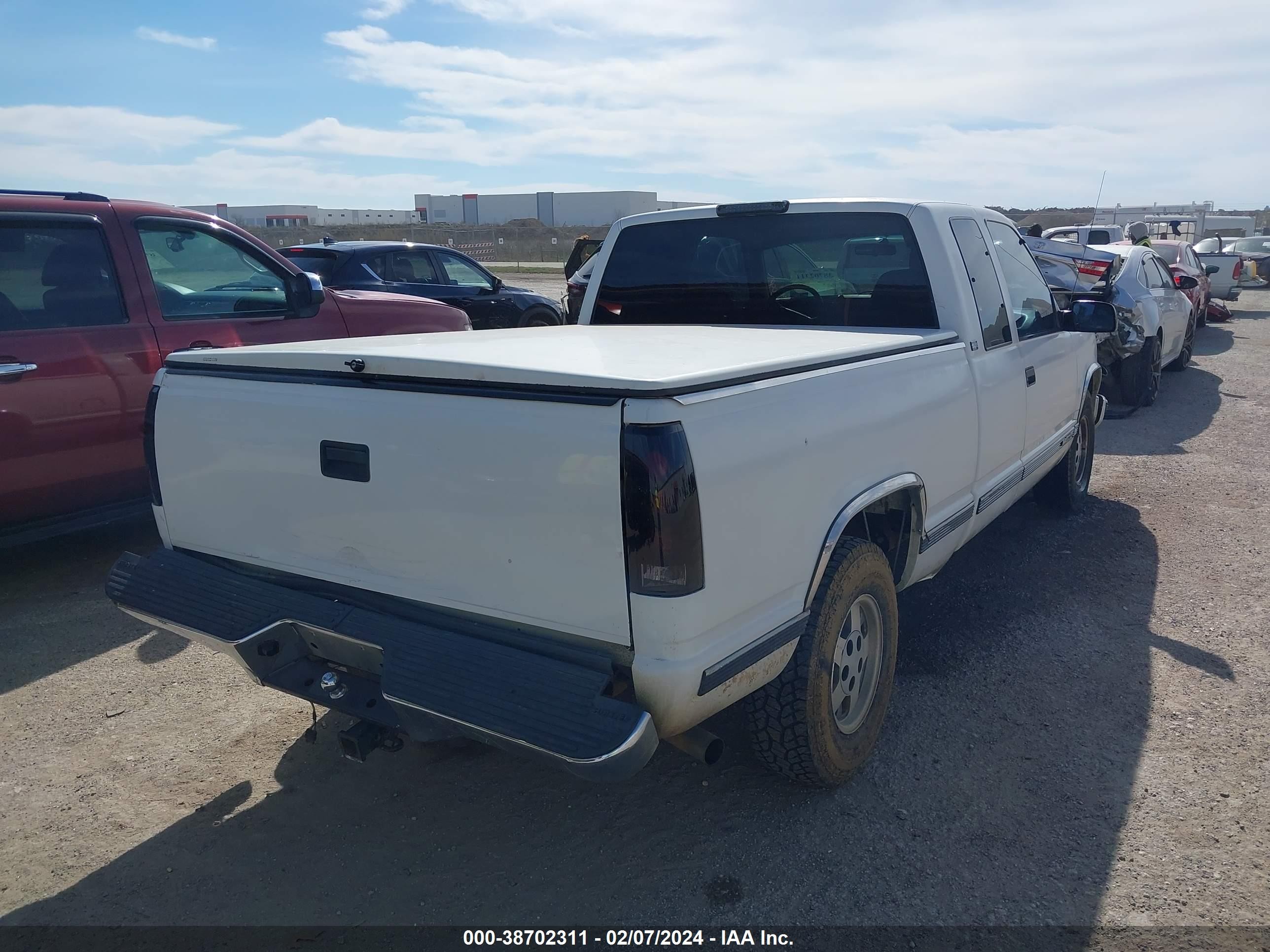 Photo 3 VIN: 2GTEC19K5S1521410 - GMC SIERRA 