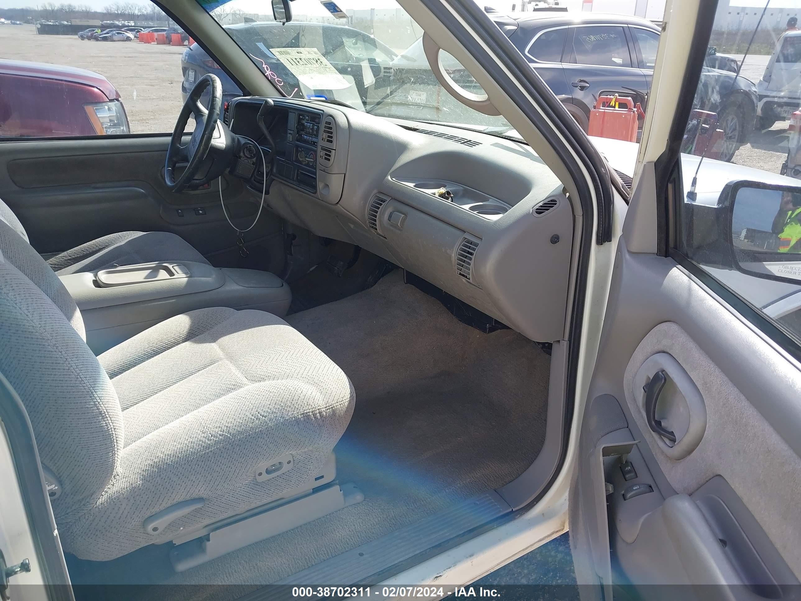 Photo 4 VIN: 2GTEC19K5S1521410 - GMC SIERRA 