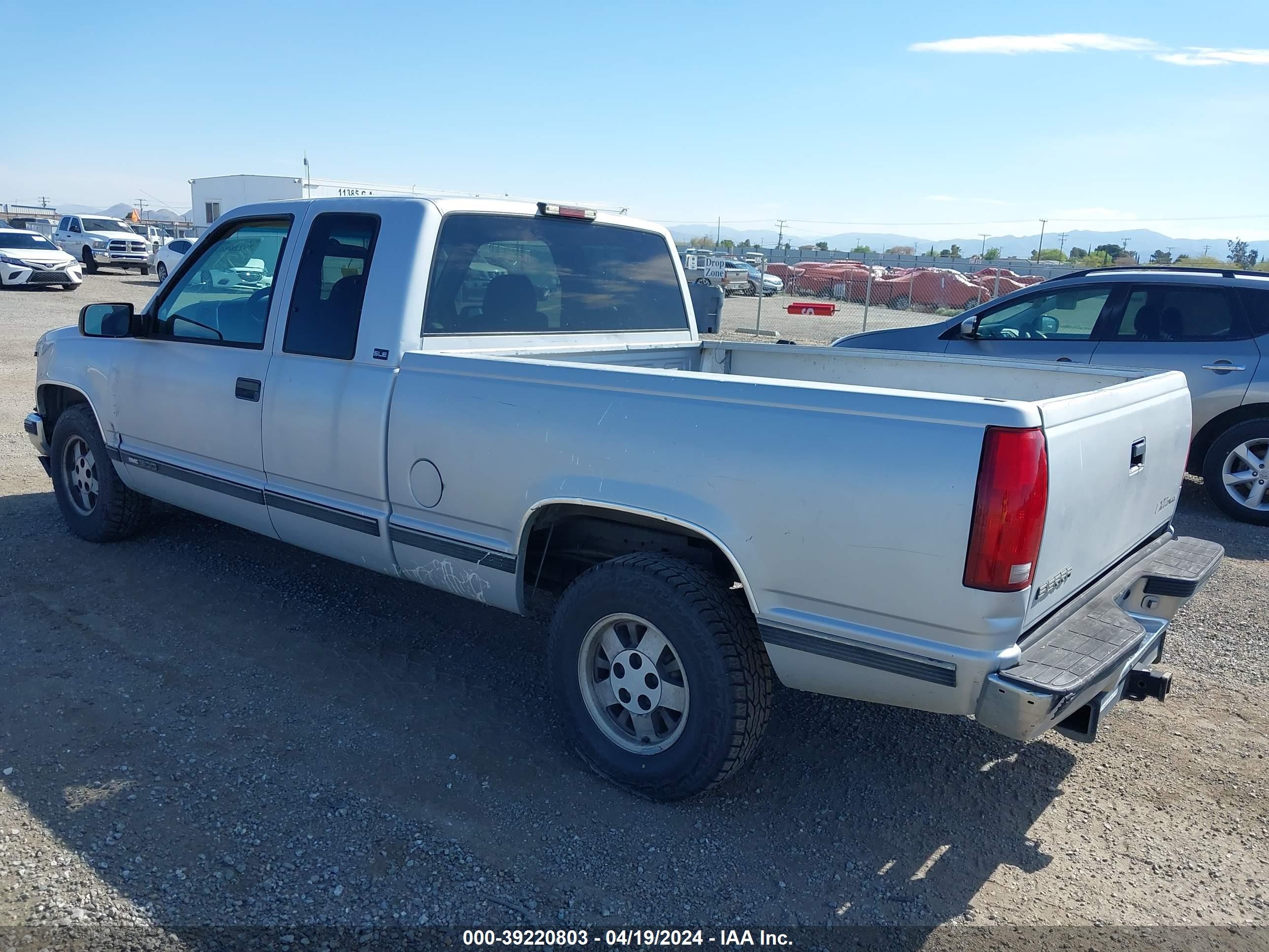 Photo 2 VIN: 2GTEC19K7S1576716 - GMC SIERRA 